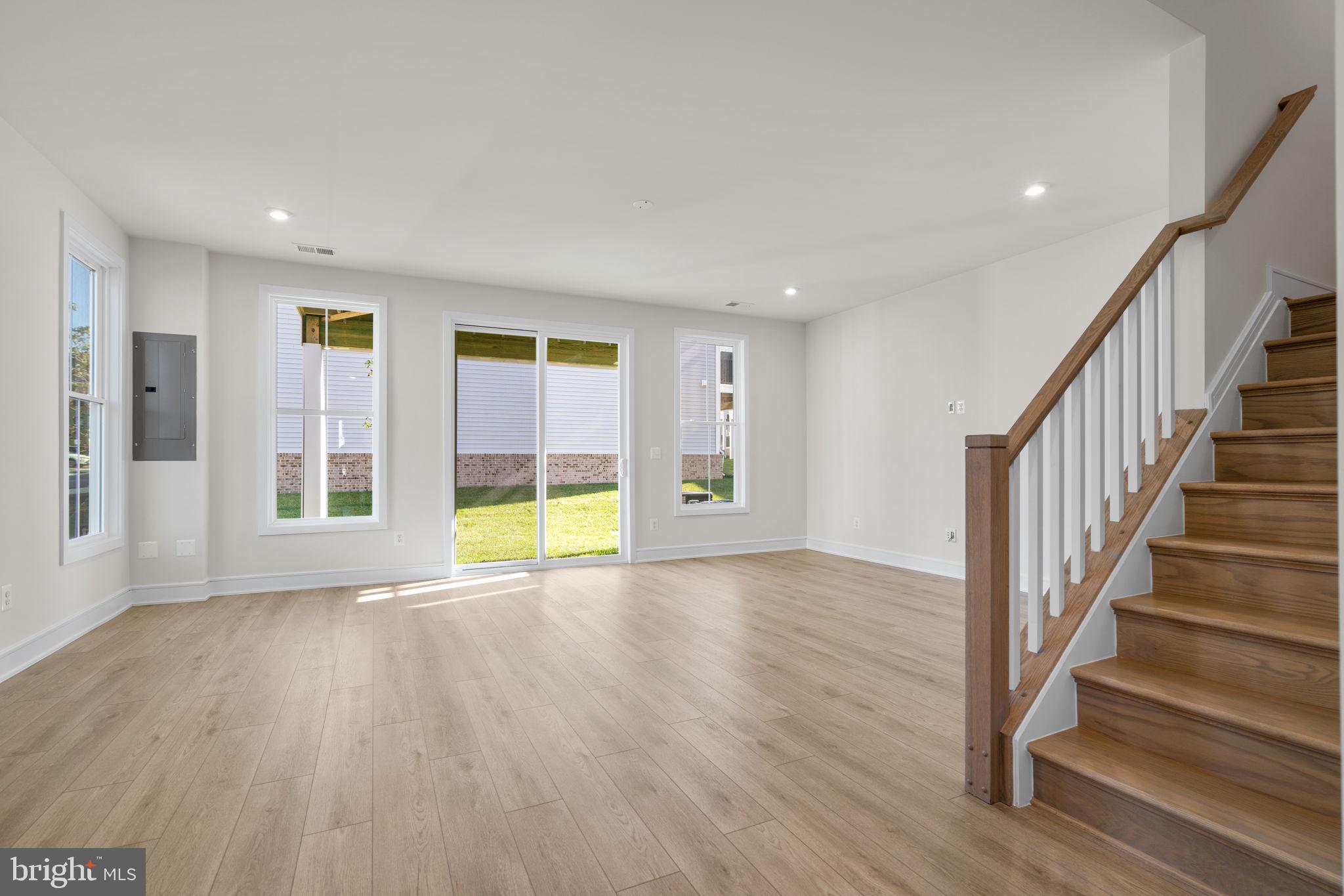 42129 PICASSO SQUARE