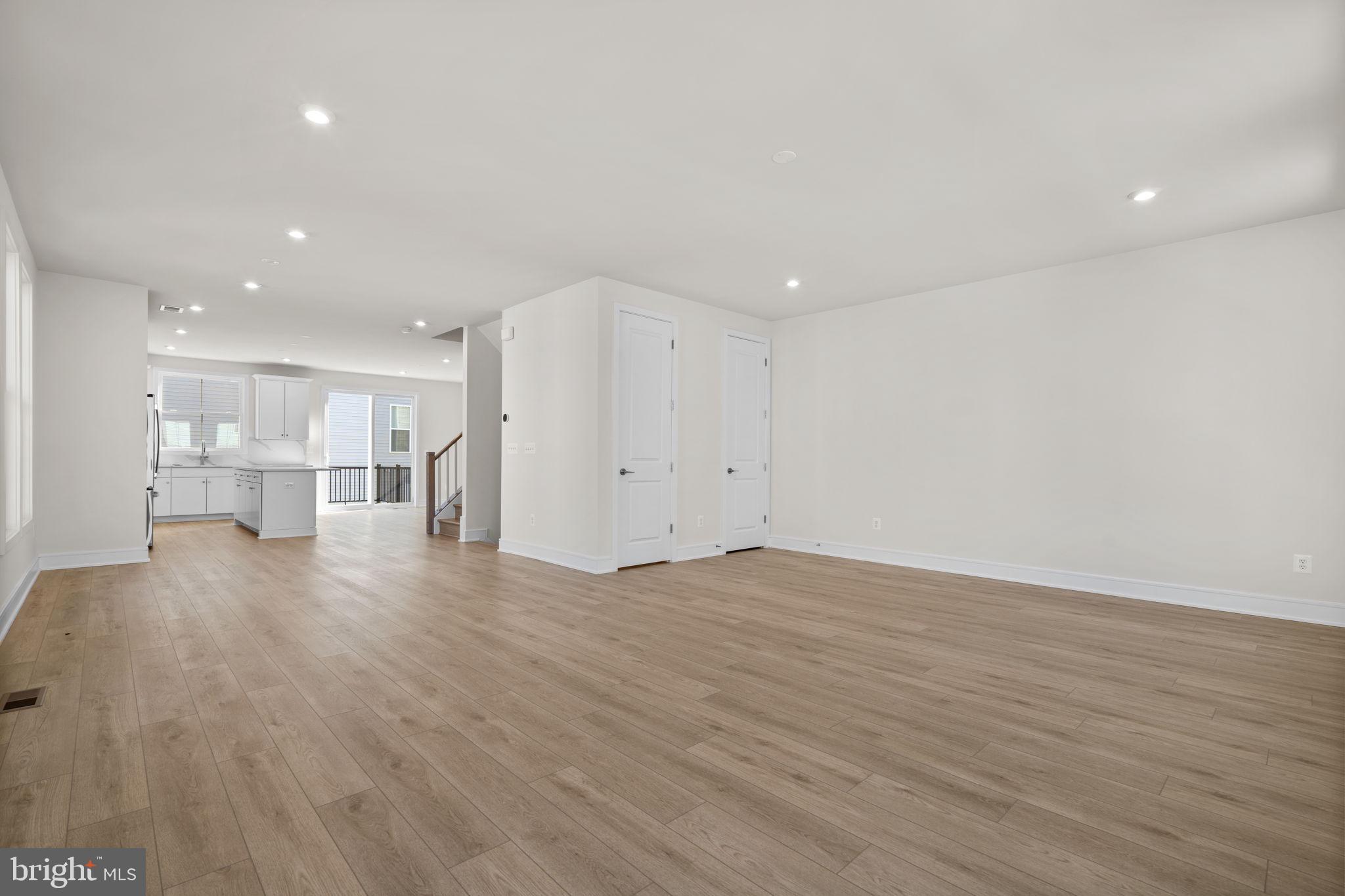 42129 PICASSO SQUARE