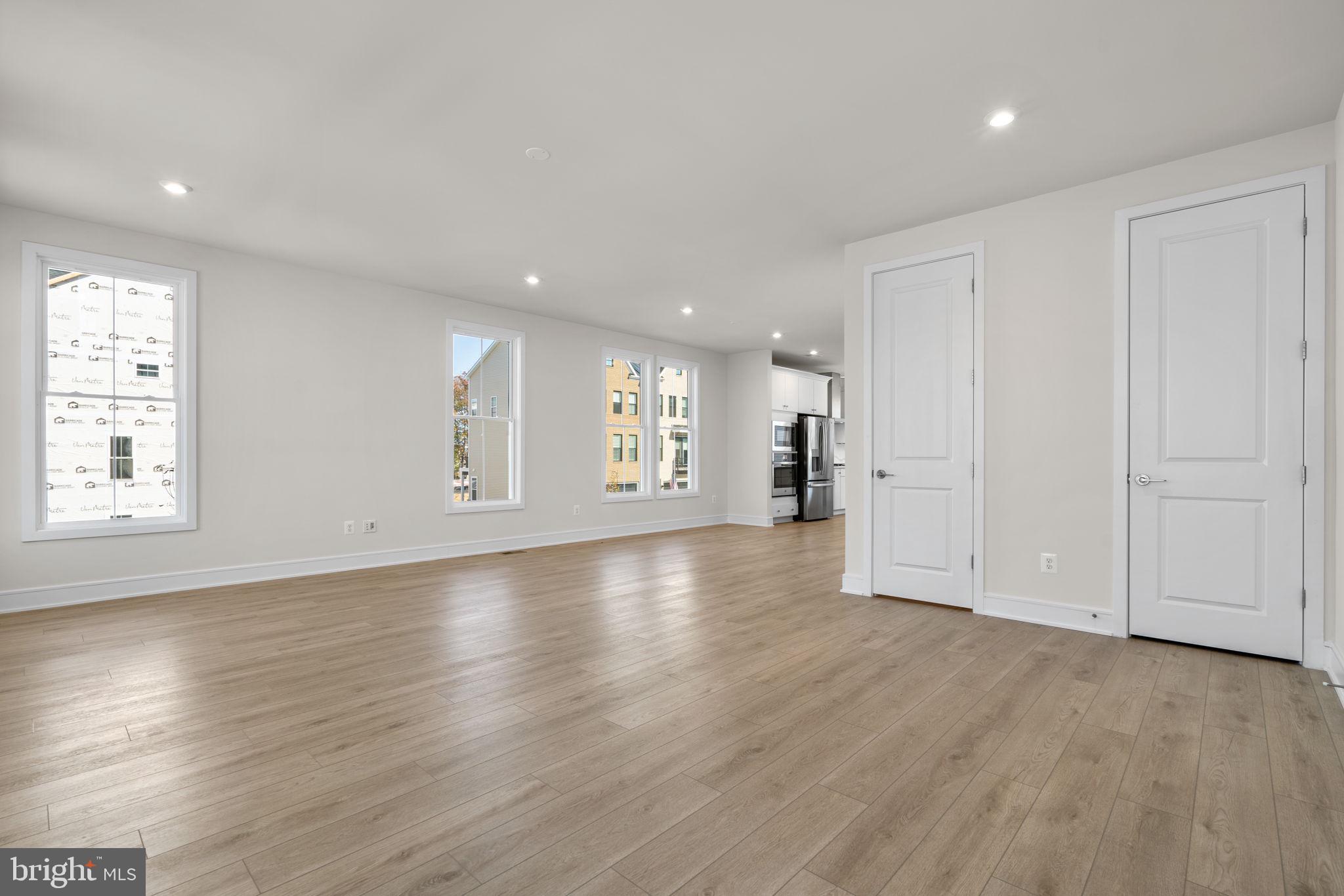 42129 PICASSO SQUARE