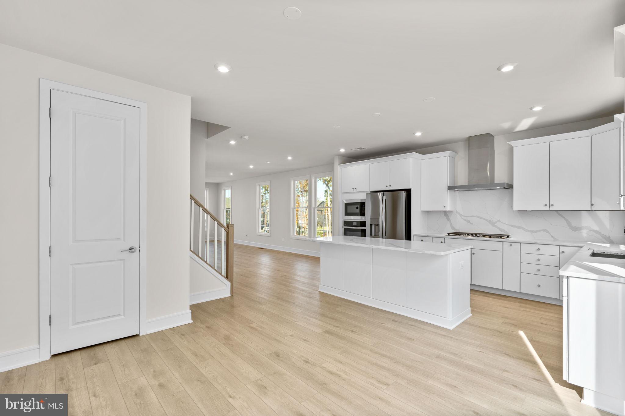 42129 PICASSO SQUARE