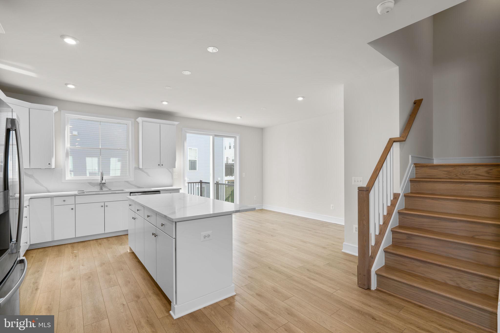 42129 PICASSO SQUARE