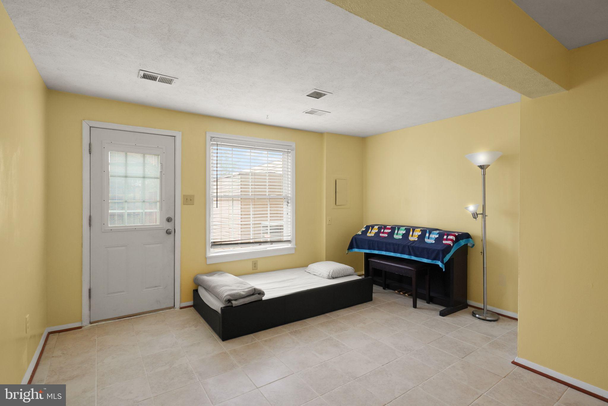 735 BRETHOUR COURT 4