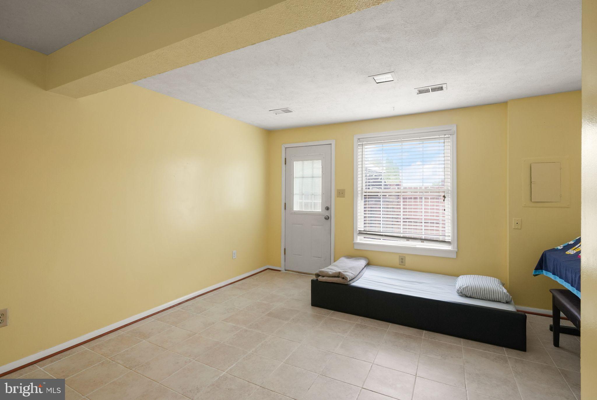 735 BRETHOUR COURT 4