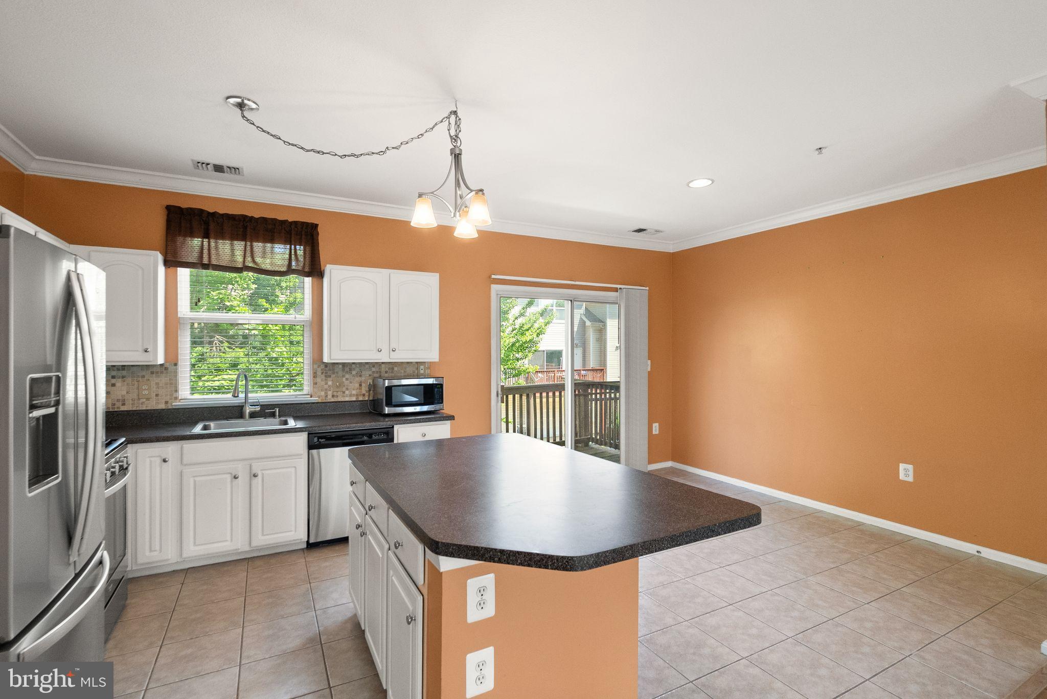 21764 DRAGONS GREEN SQUARE