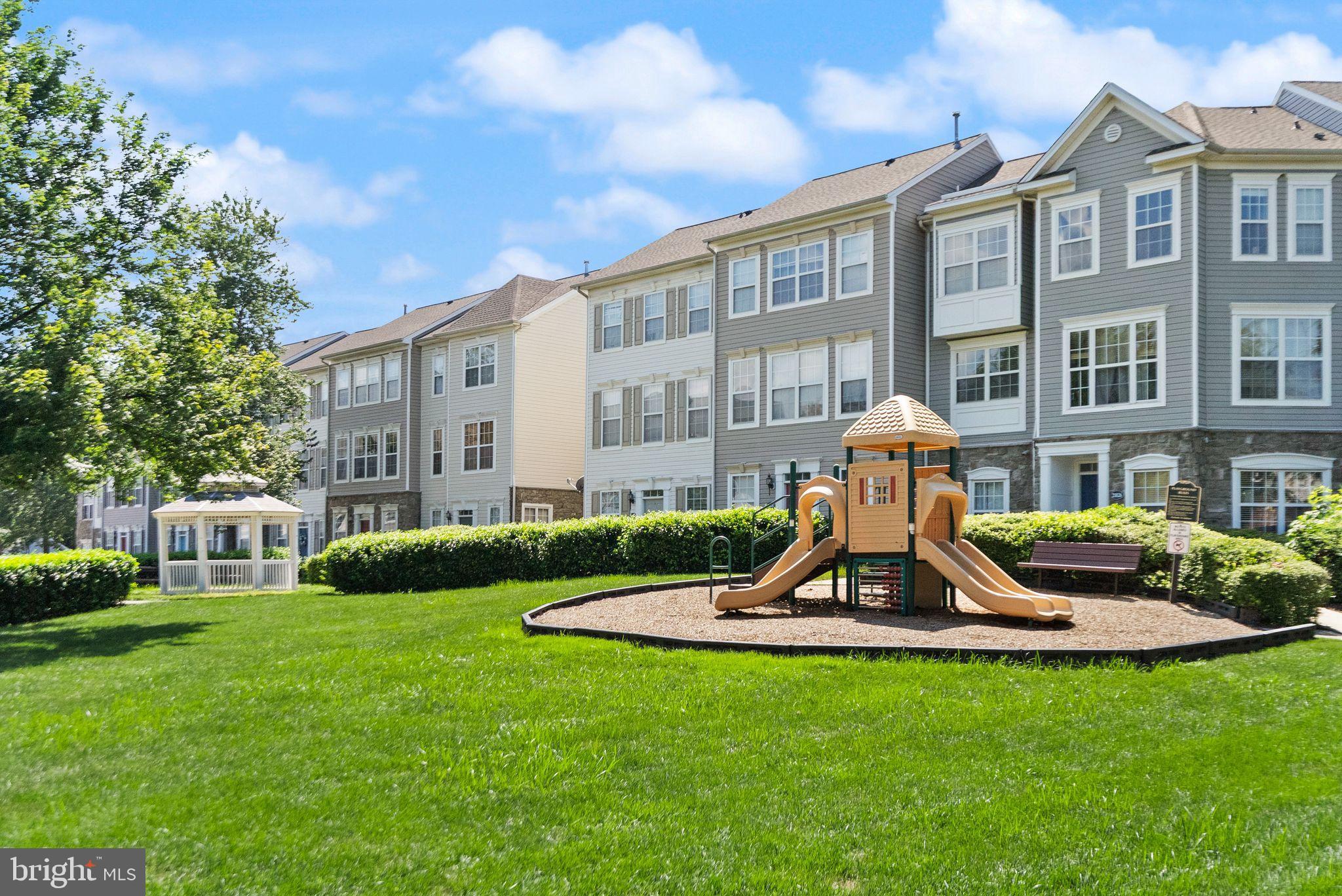 21764 DRAGONS GREEN SQUARE