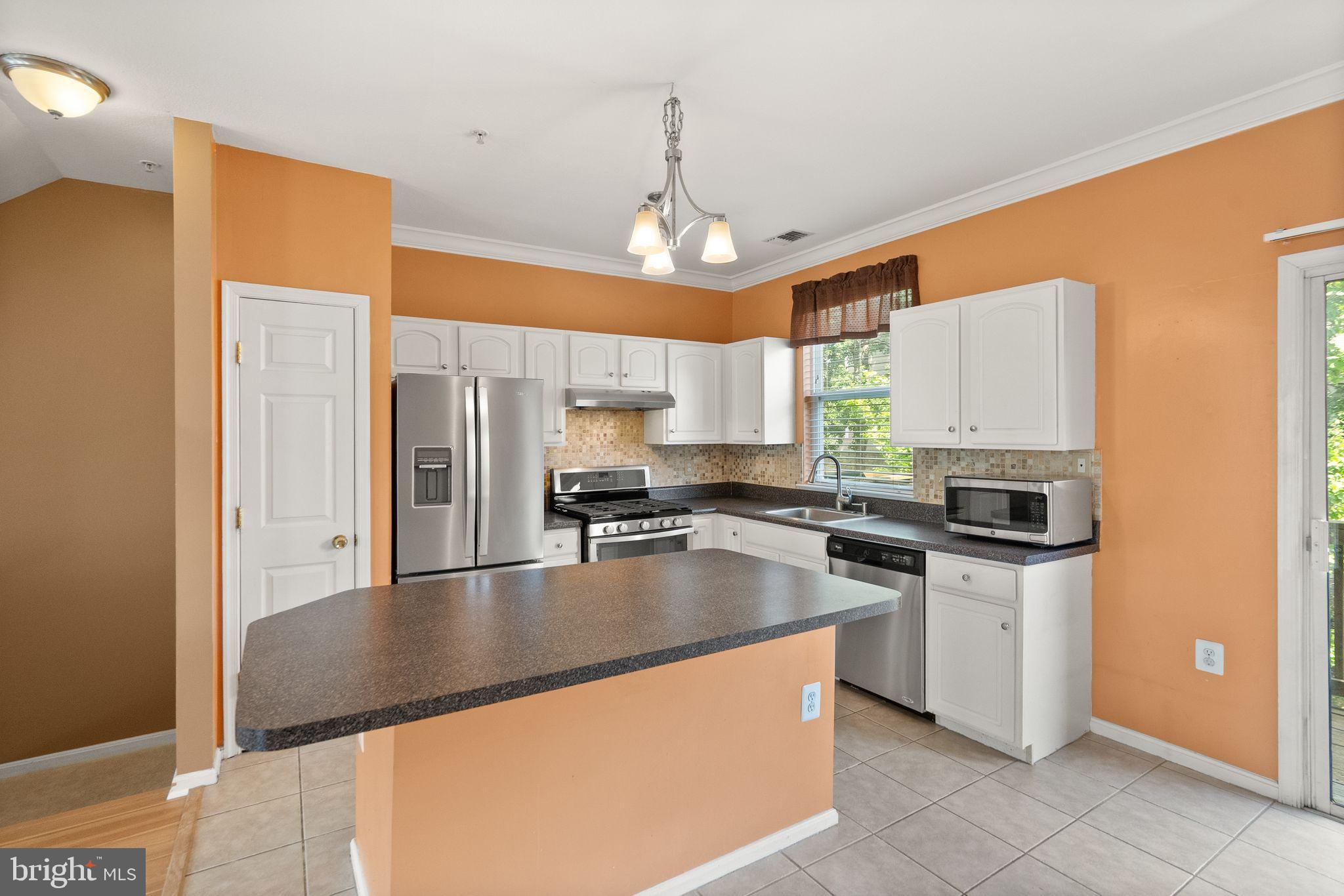 21764 DRAGONS GREEN SQUARE