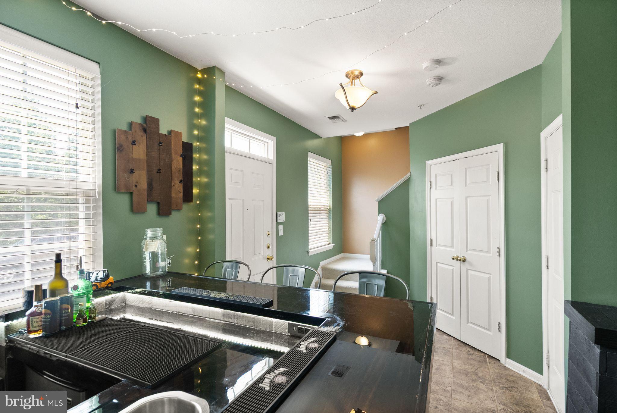 21764 DRAGONS GREEN SQUARE