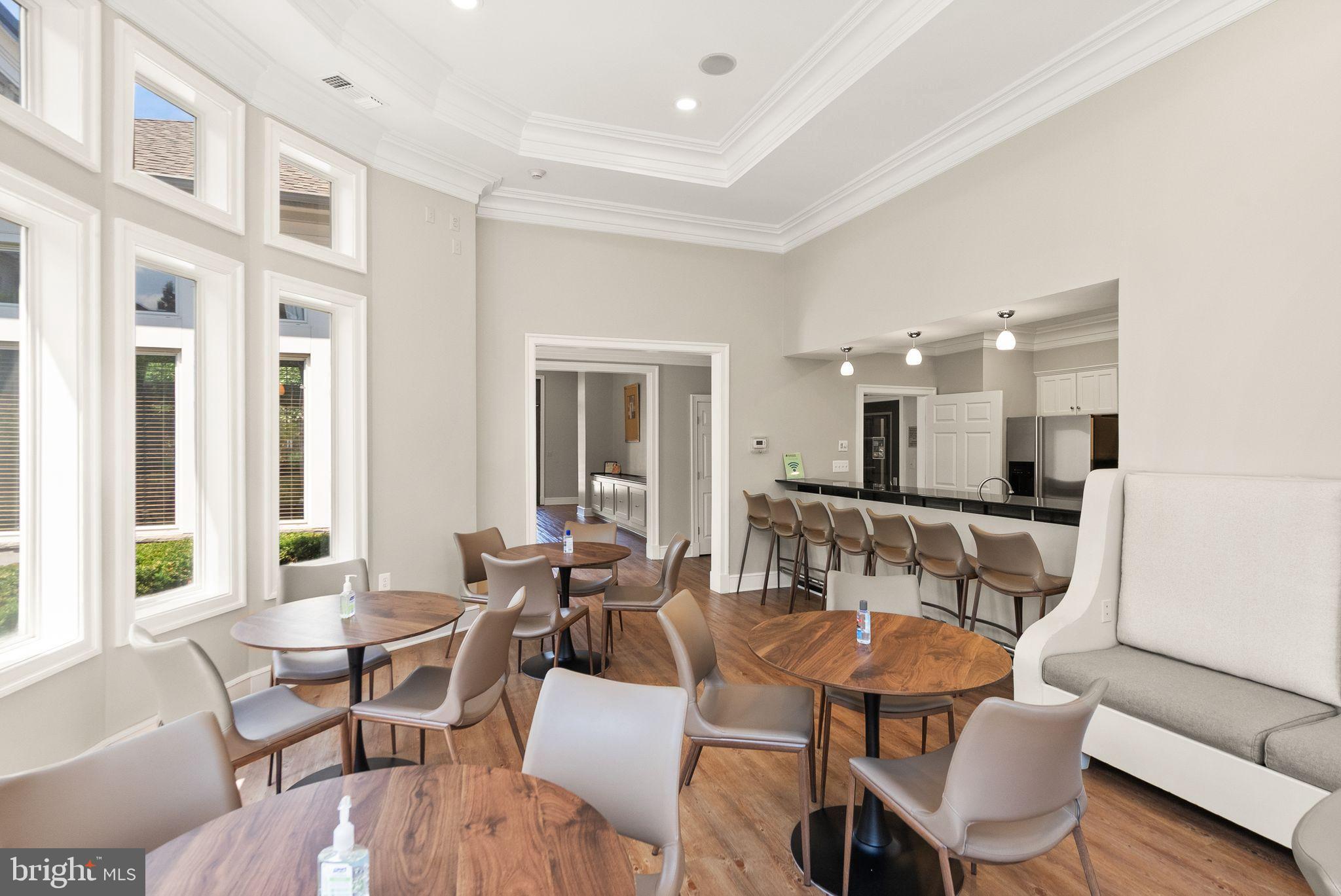 21764 DRAGONS GREEN SQUARE