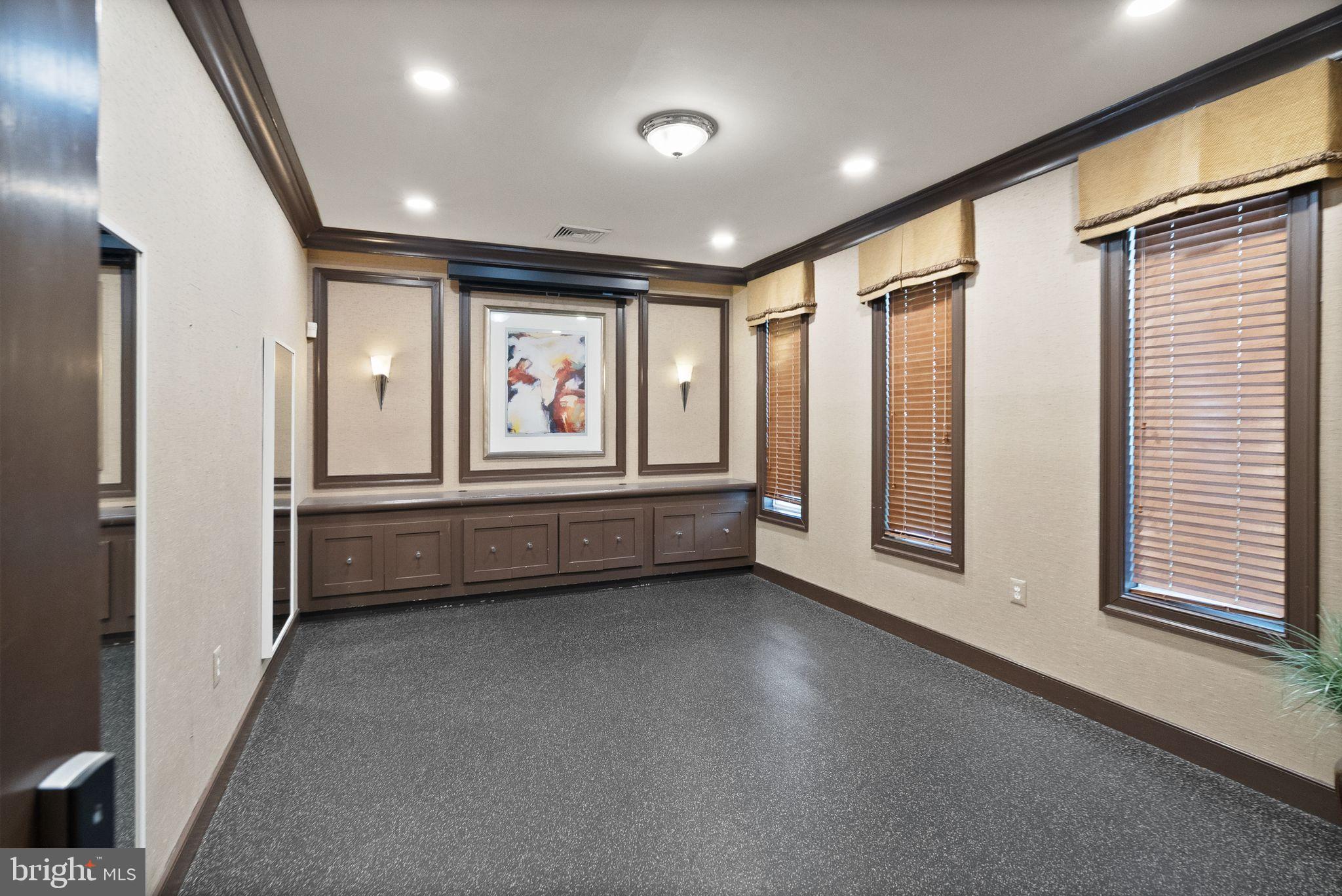 21764 DRAGONS GREEN SQUARE