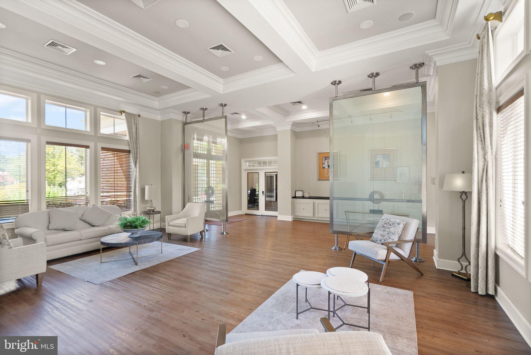 21764 DRAGONS GREEN SQUARE