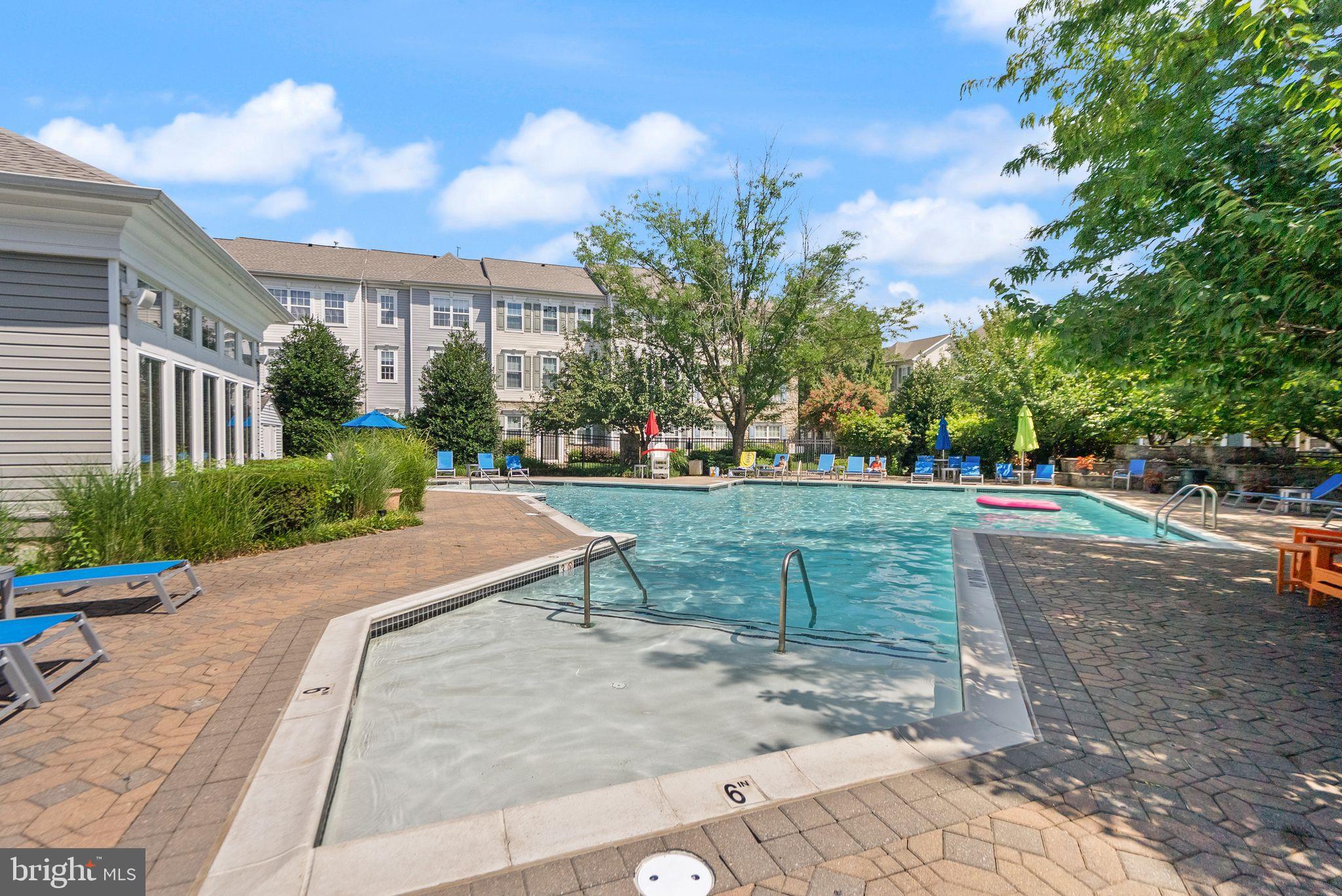 21764 DRAGONS GREEN SQUARE