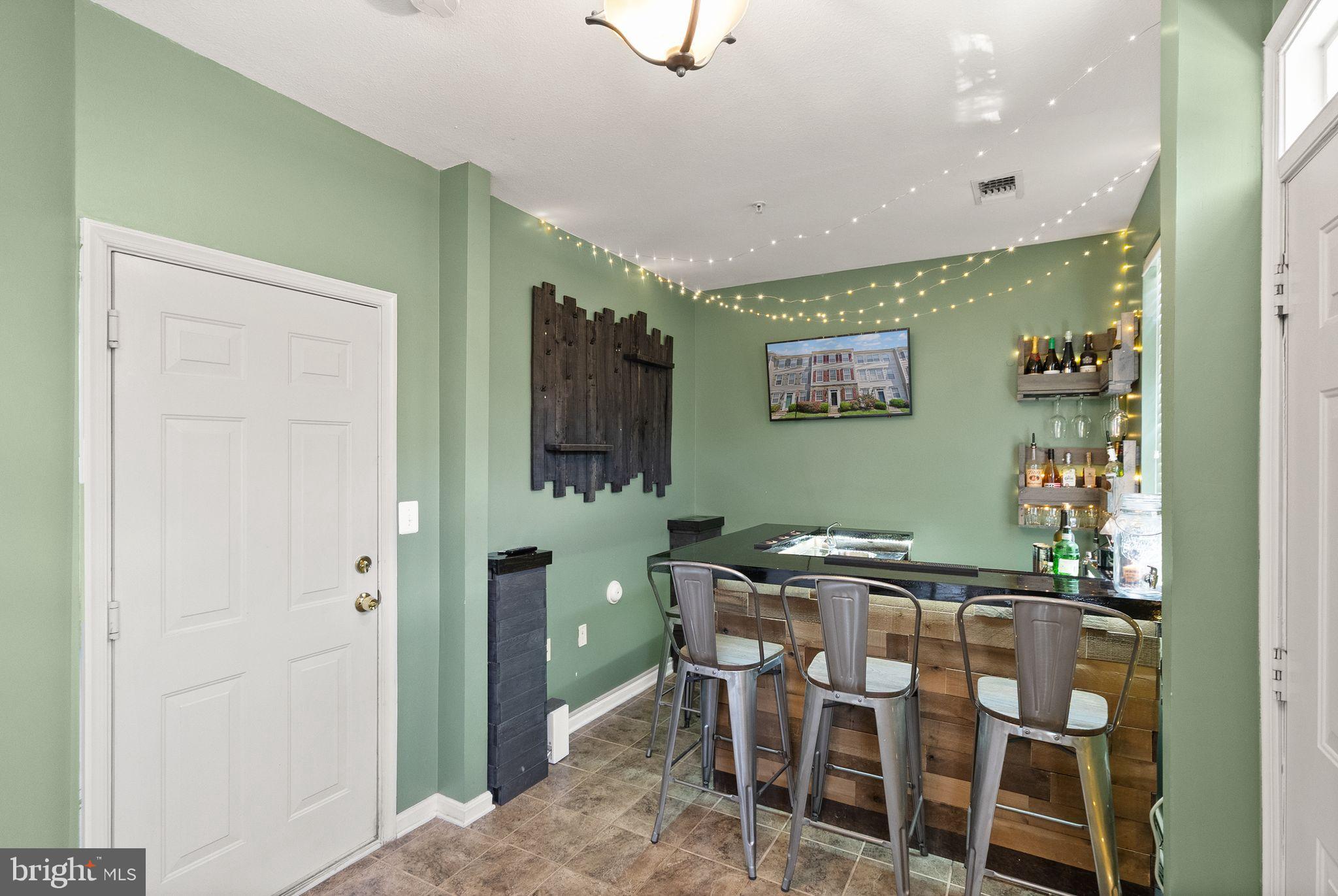 21764 DRAGONS GREEN SQUARE