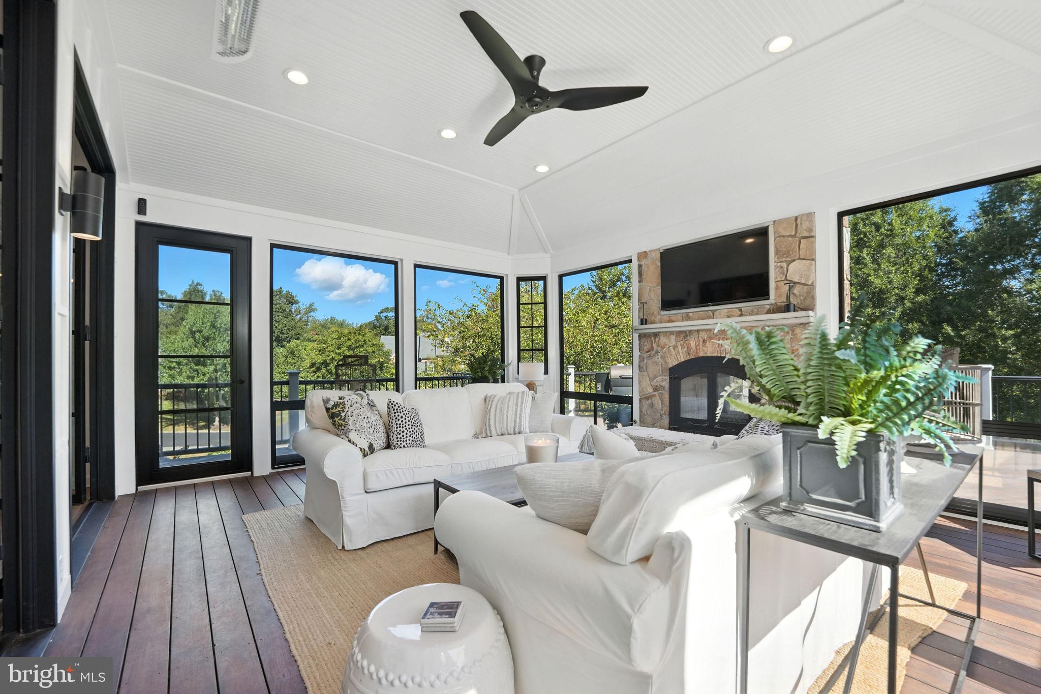 40488 WINDCROFT LANE