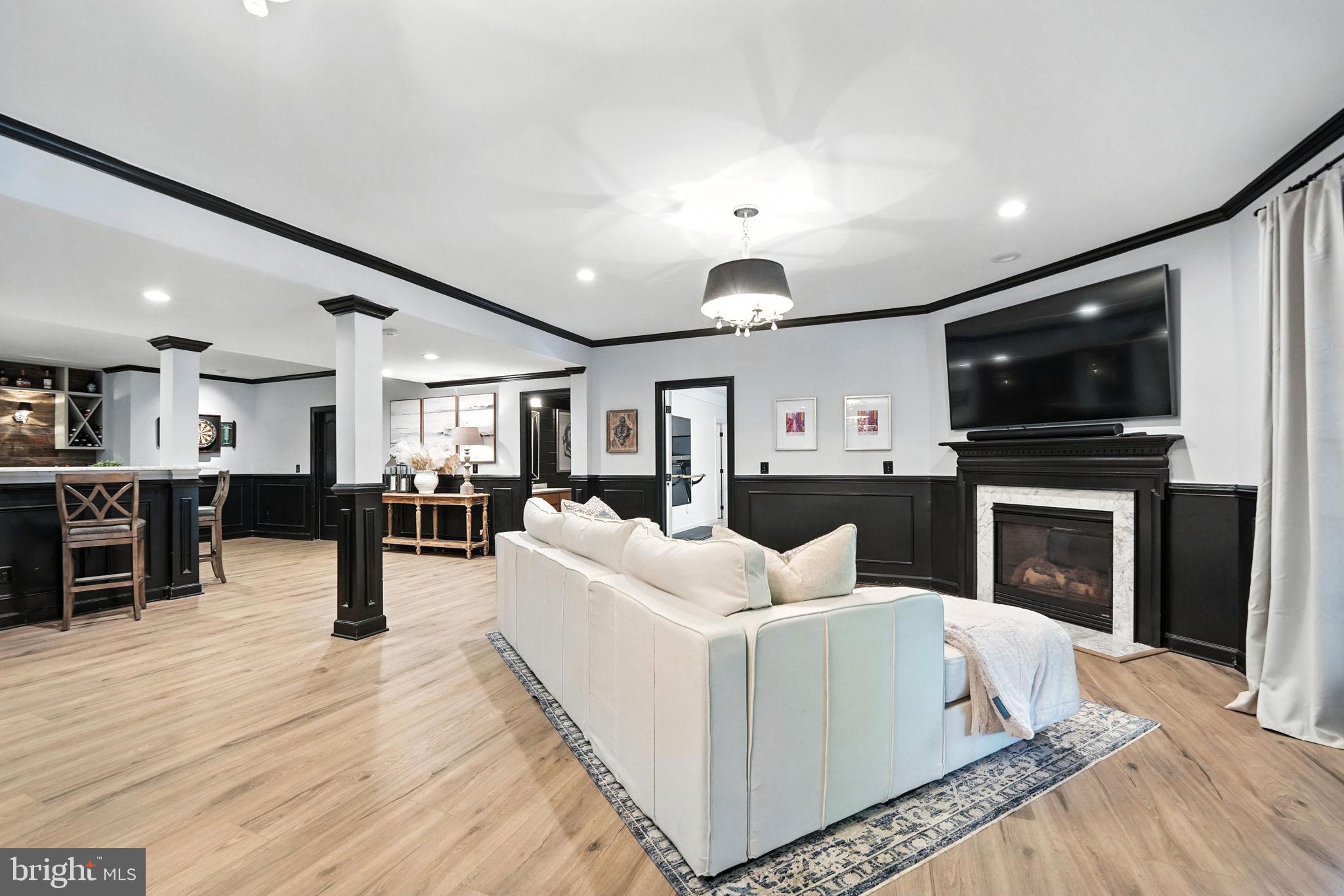 40488 WINDCROFT LANE