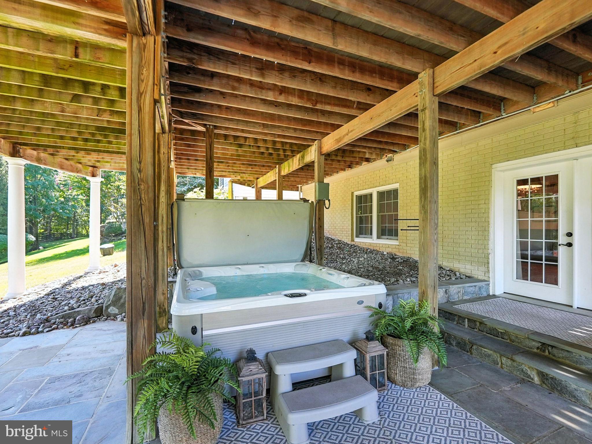 40488 WINDCROFT LANE