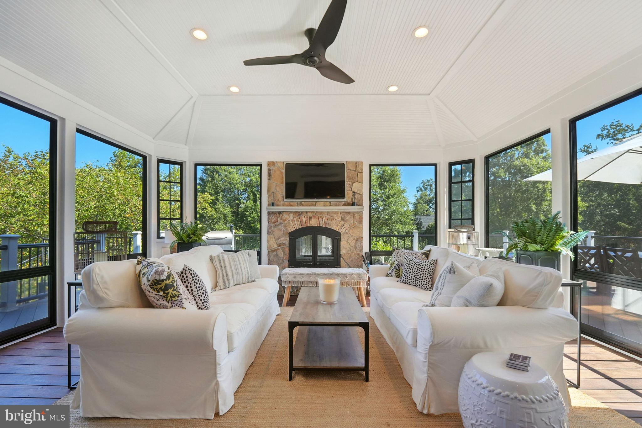 40488 WINDCROFT LANE