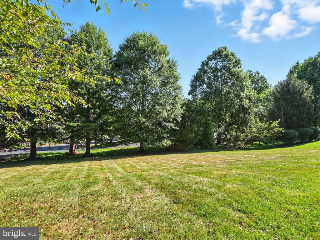 40488 WINDCROFT LANE