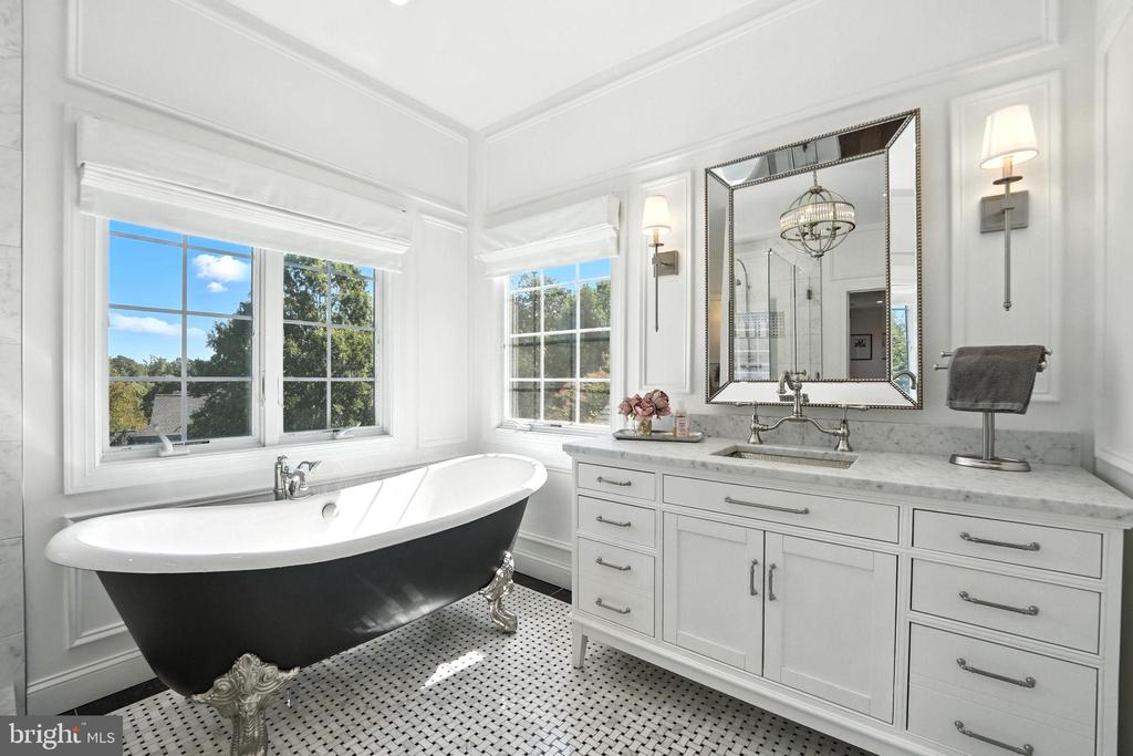 40488 WINDCROFT LANE