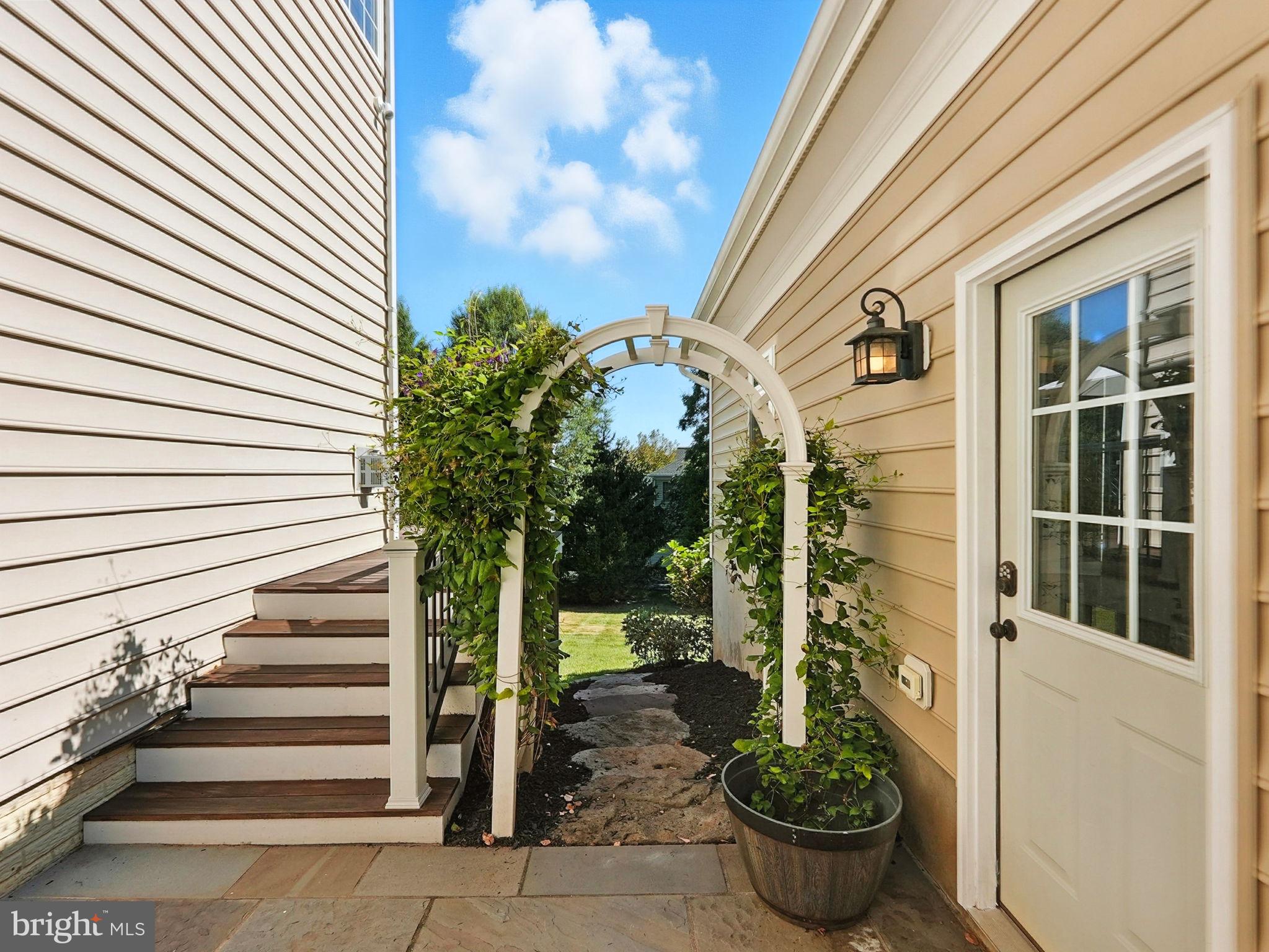 40488 WINDCROFT LANE