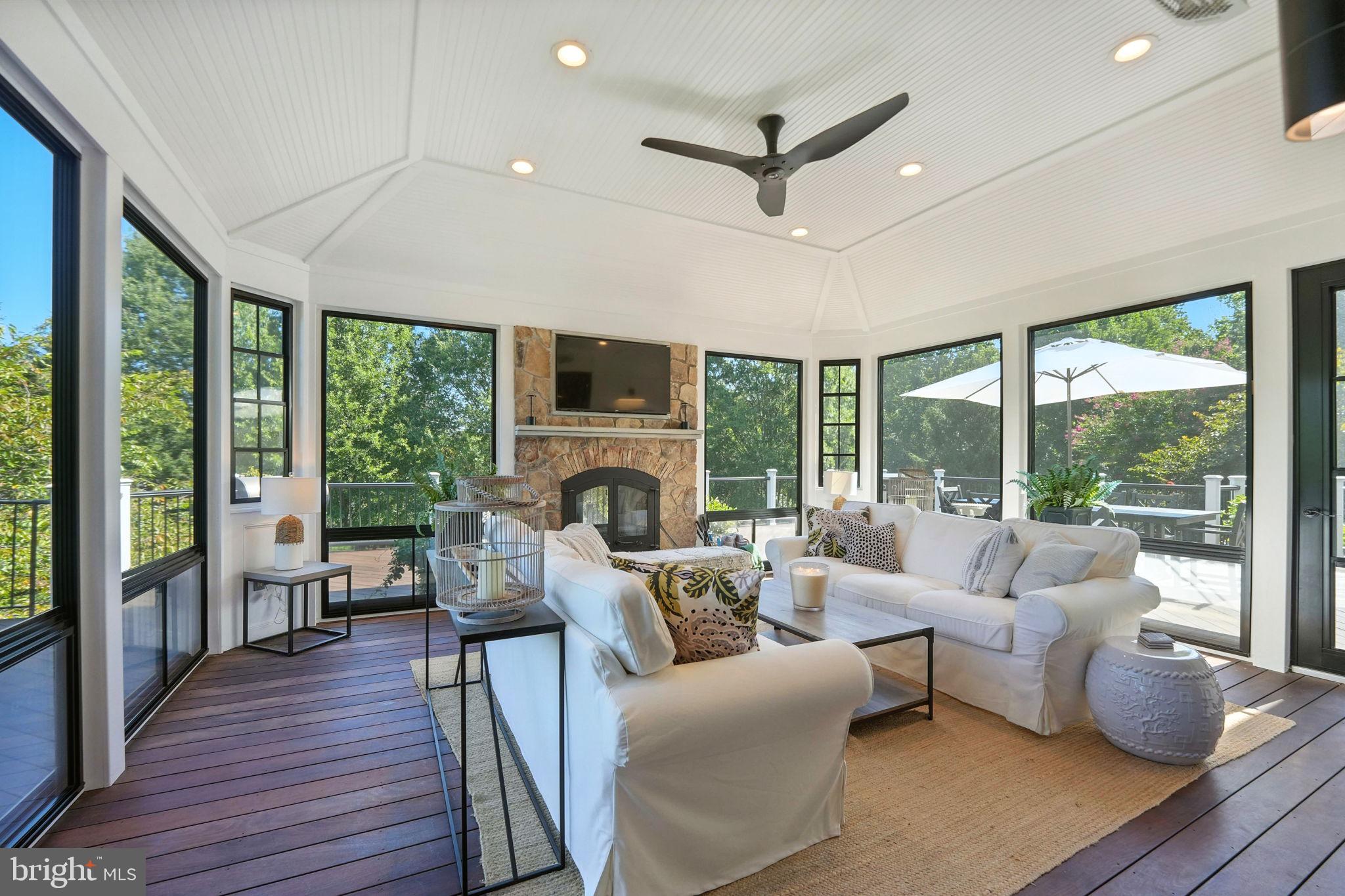 40488 WINDCROFT LANE