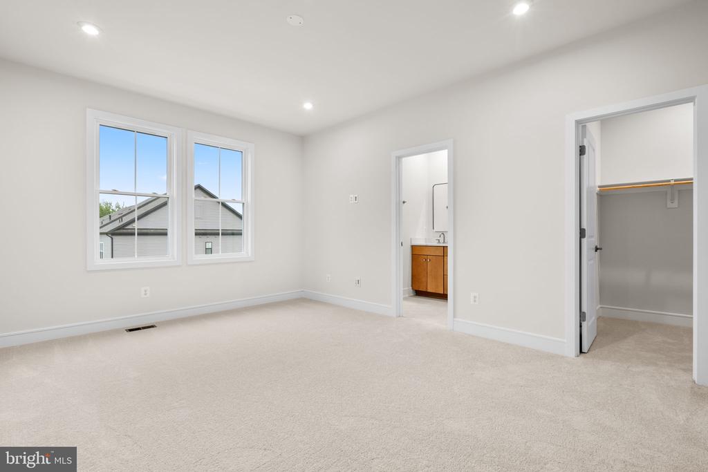 42106 PICASSO SQUARE