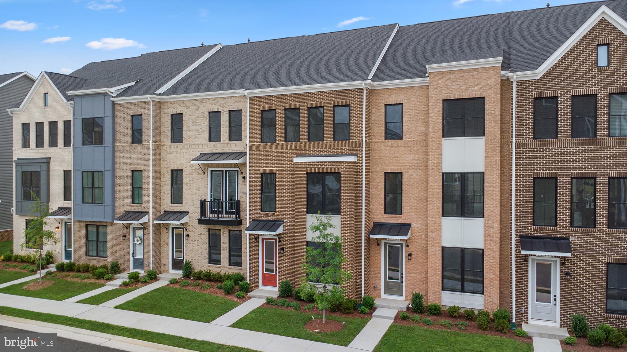 42106 PICASSO SQUARE