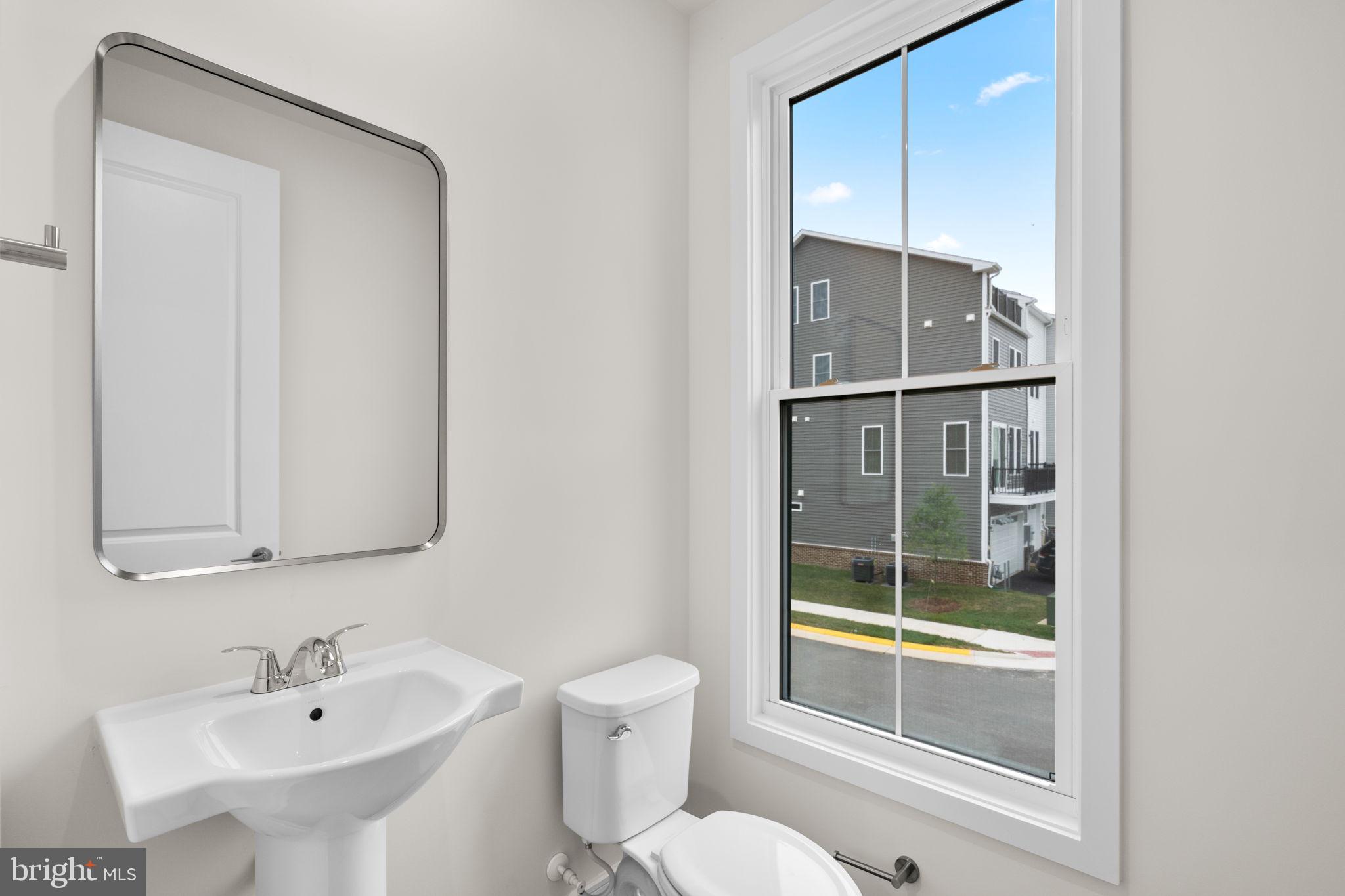 42106 PICASSO SQUARE