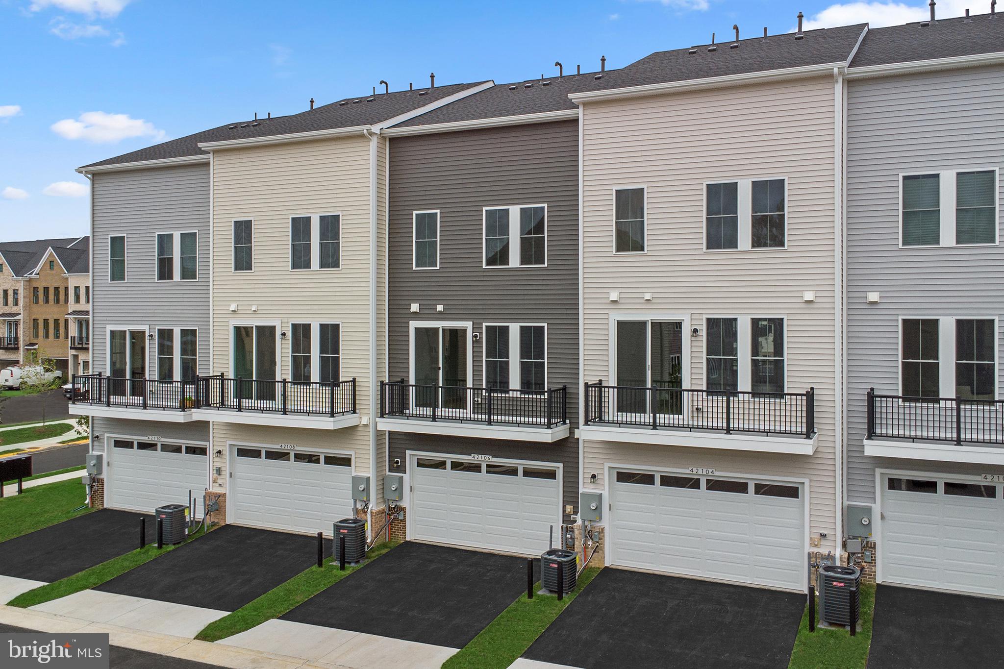 42106 PICASSO SQUARE