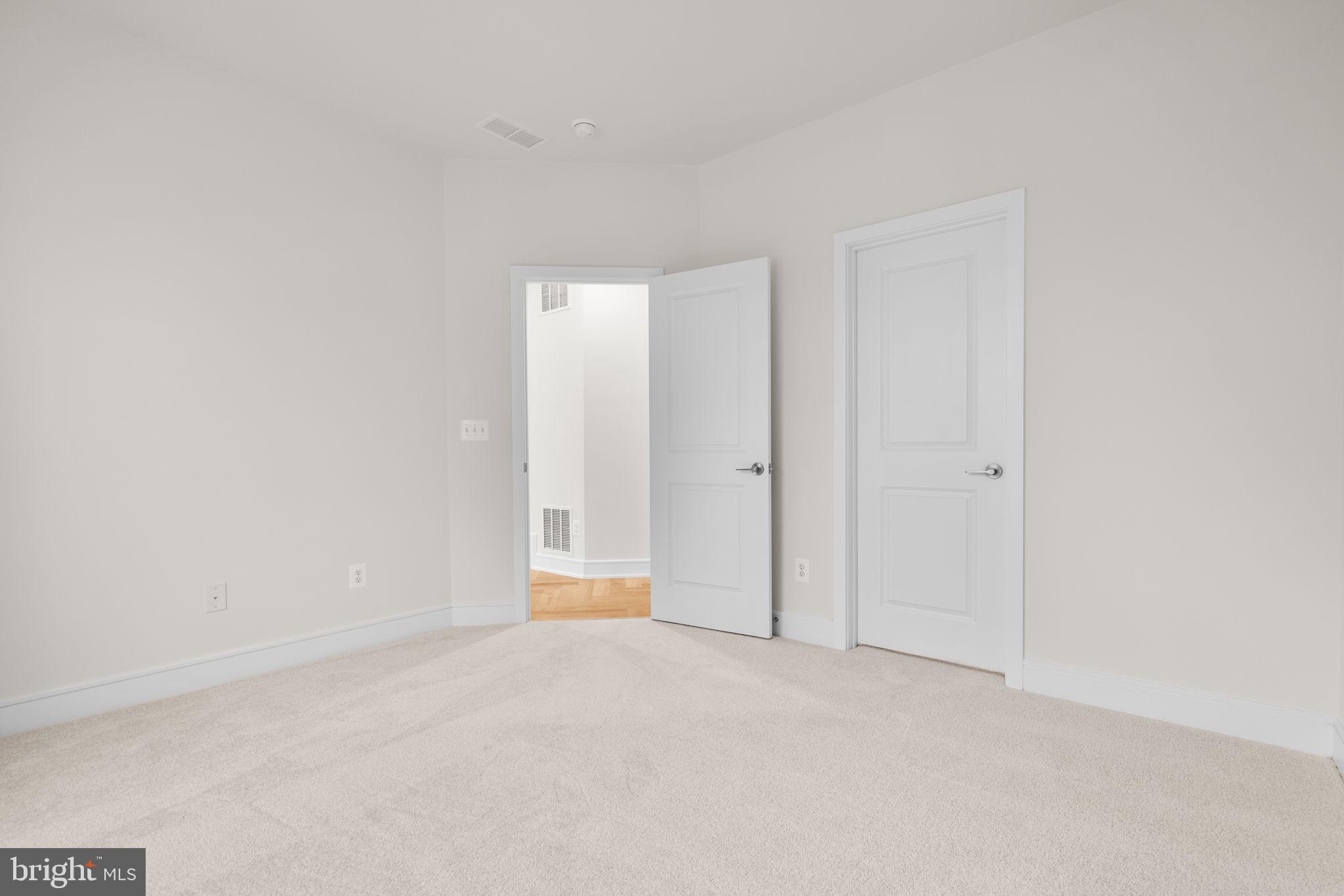 42106 PICASSO SQUARE