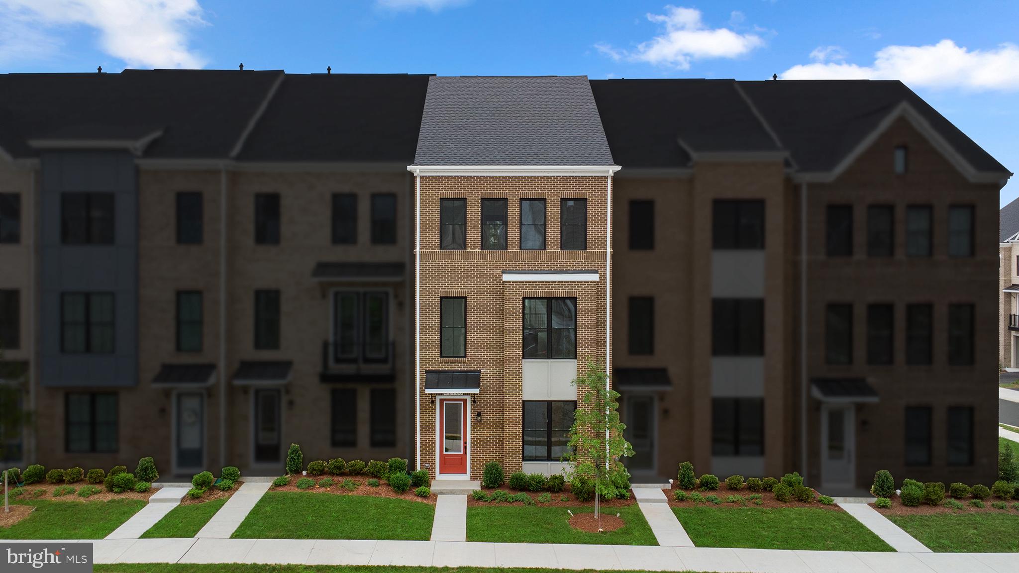 42106 PICASSO SQUARE