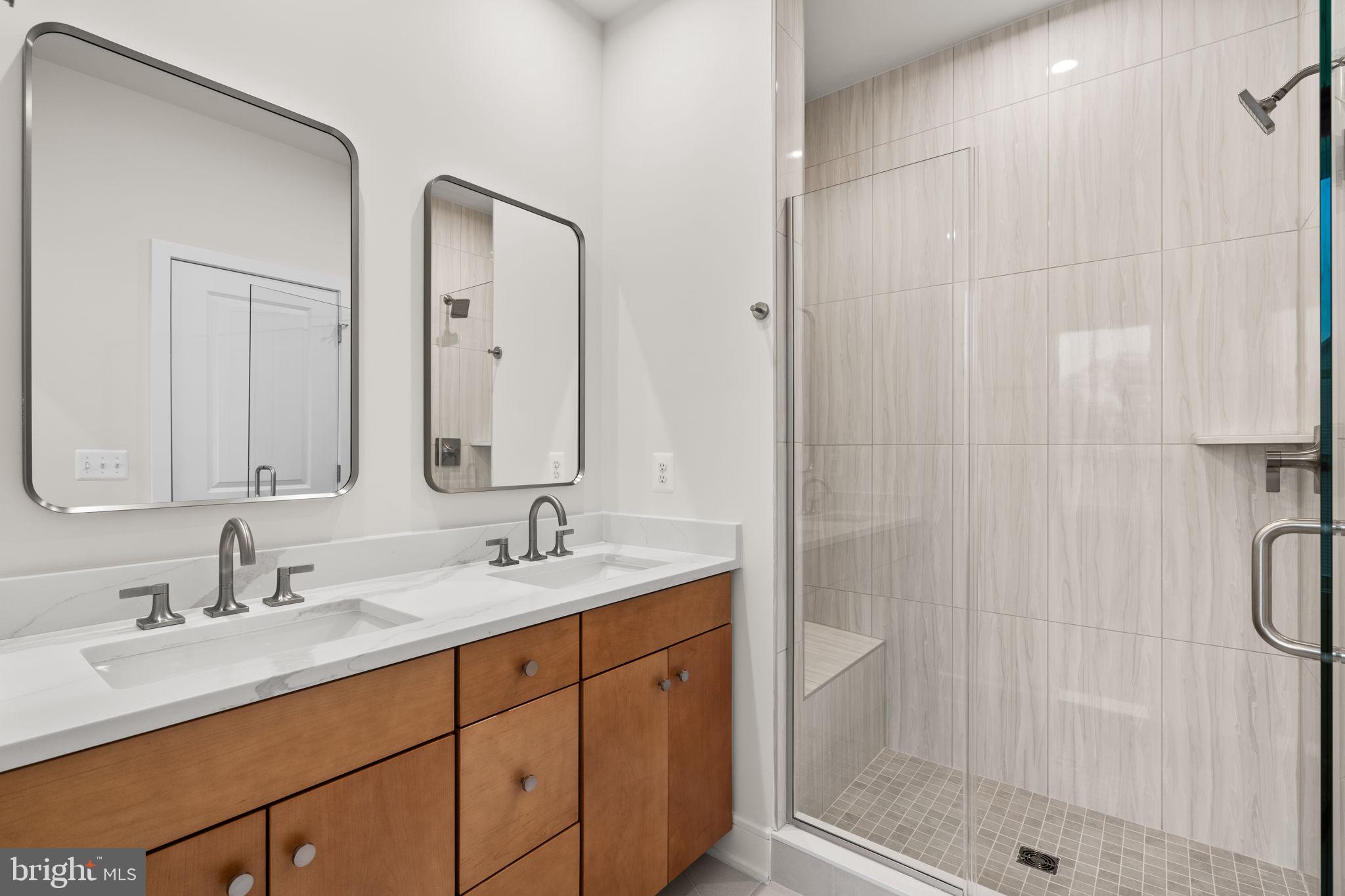 42106 PICASSO SQUARE