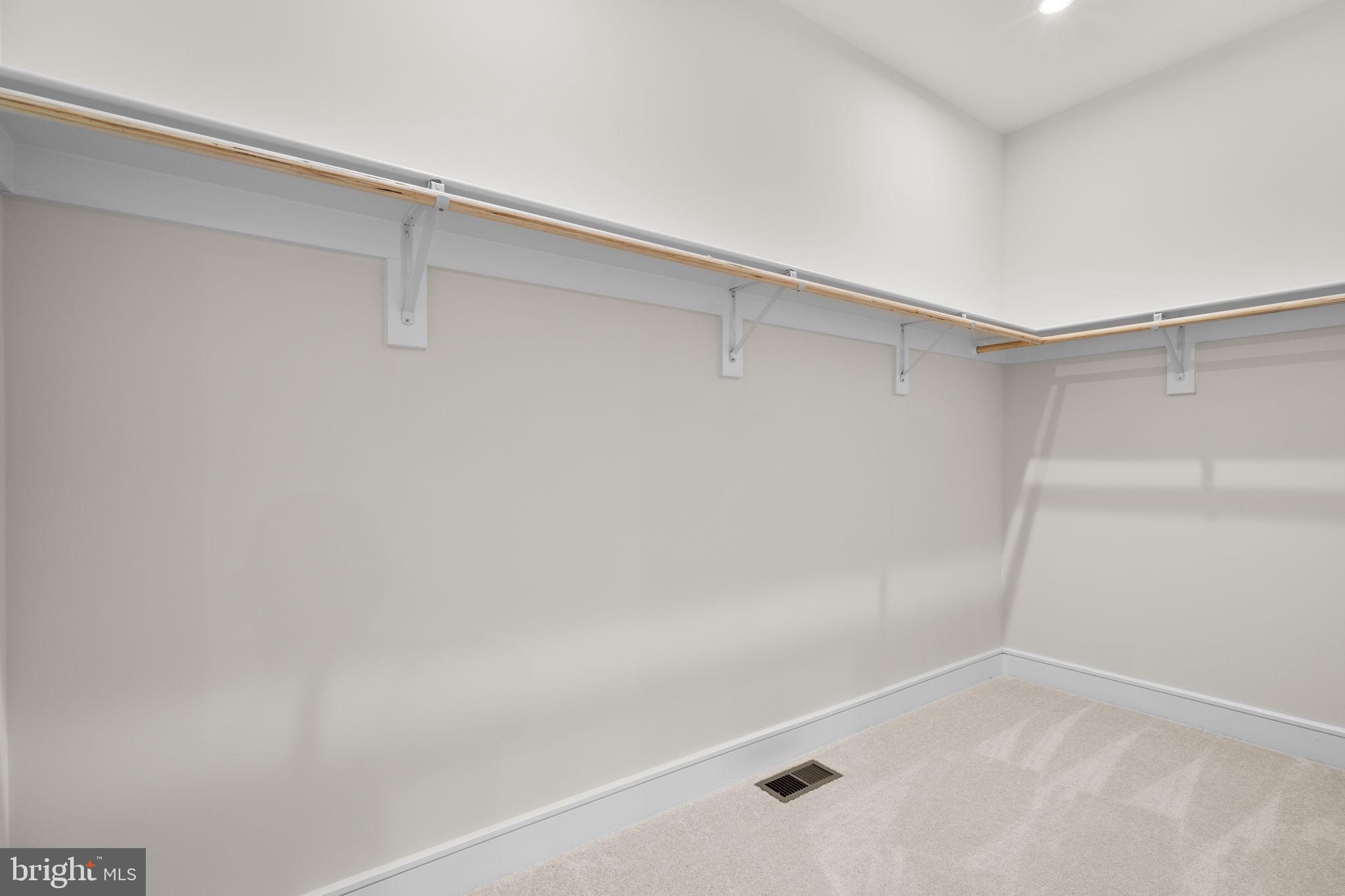 42106 PICASSO SQUARE