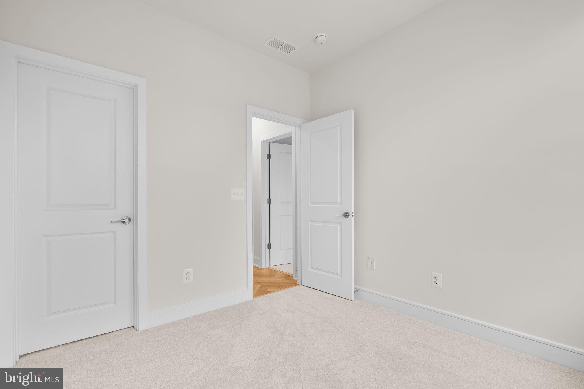 42106 PICASSO SQUARE