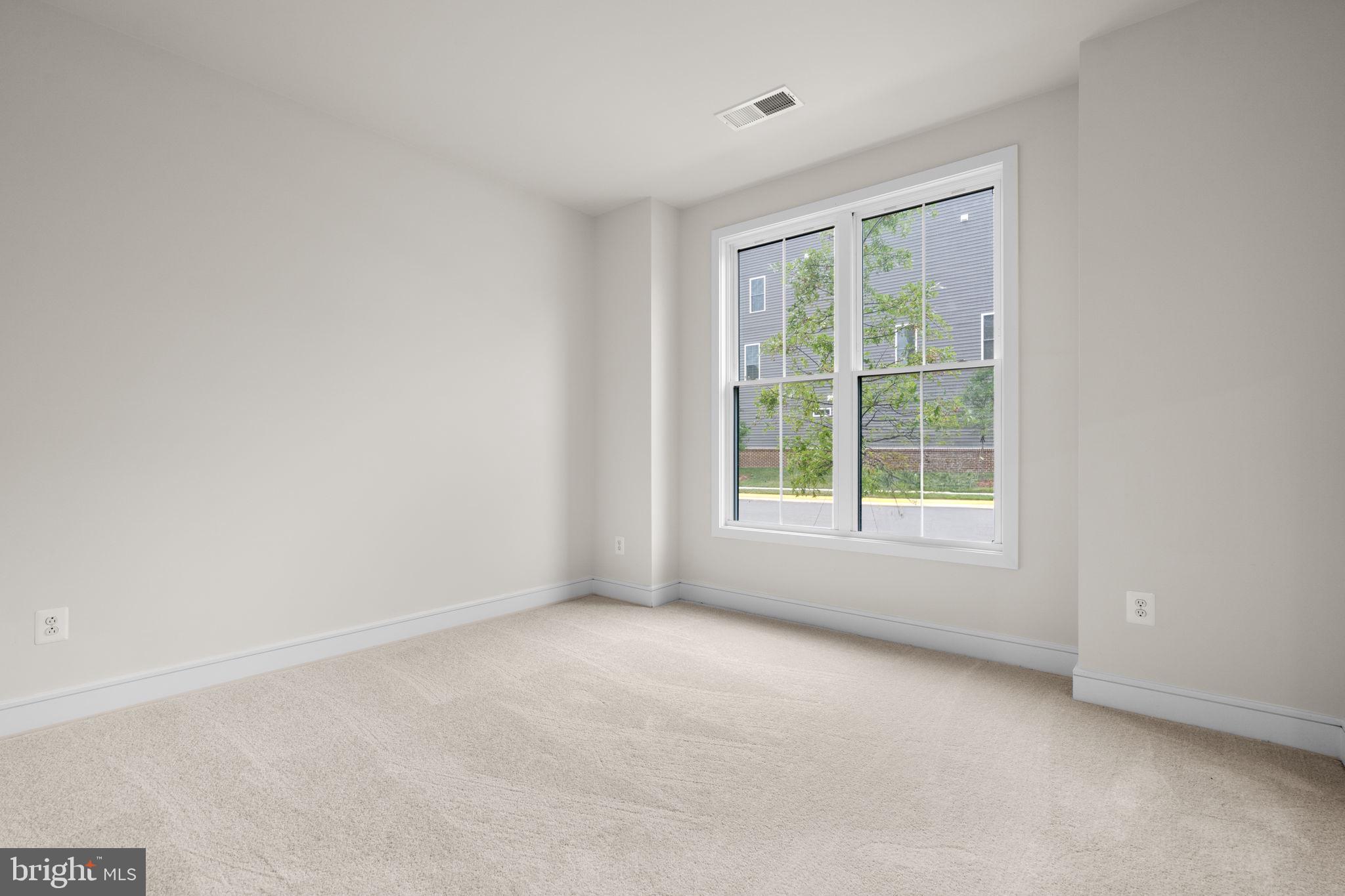 42106 PICASSO SQUARE