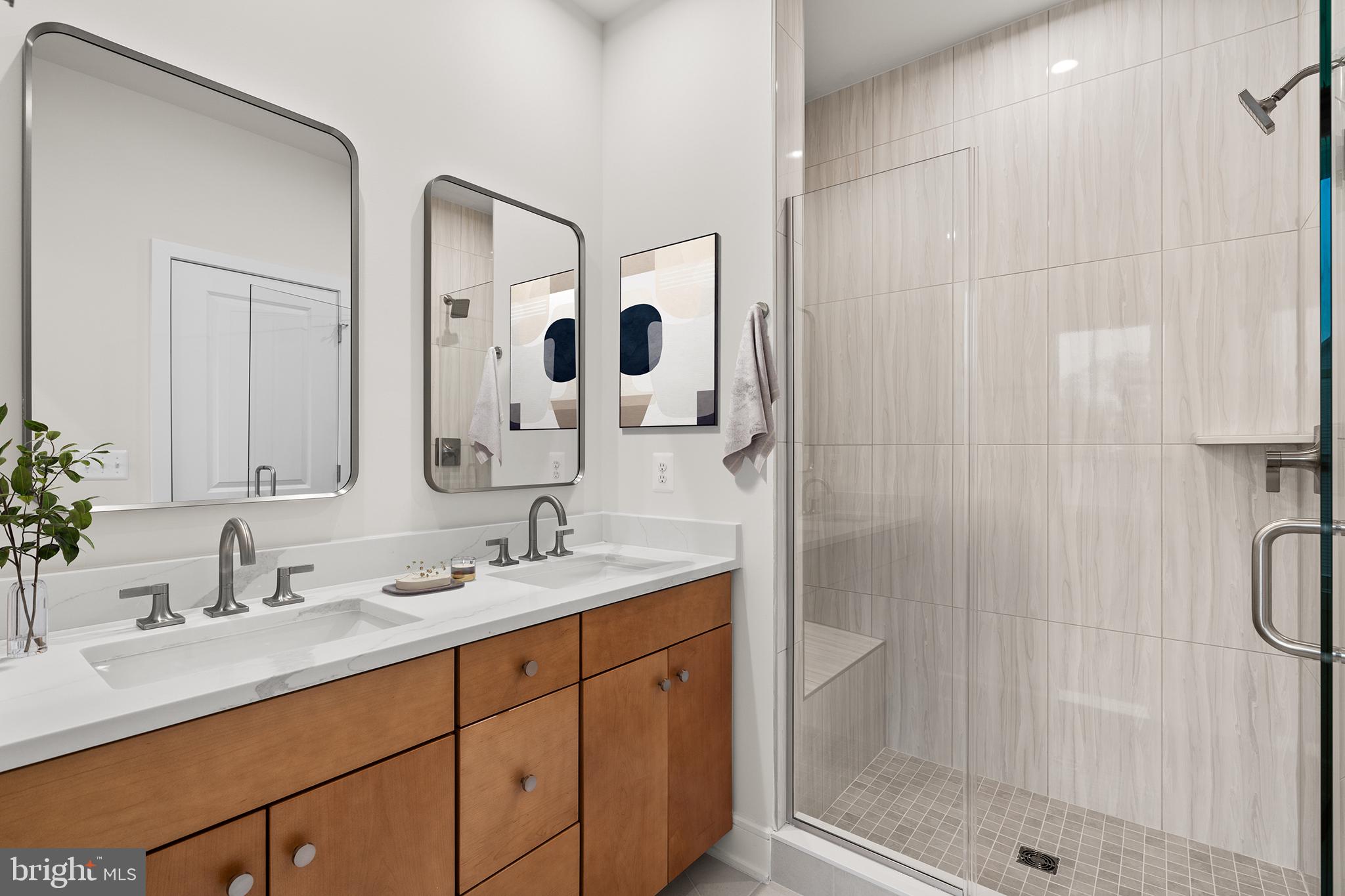 42106 PICASSO SQUARE