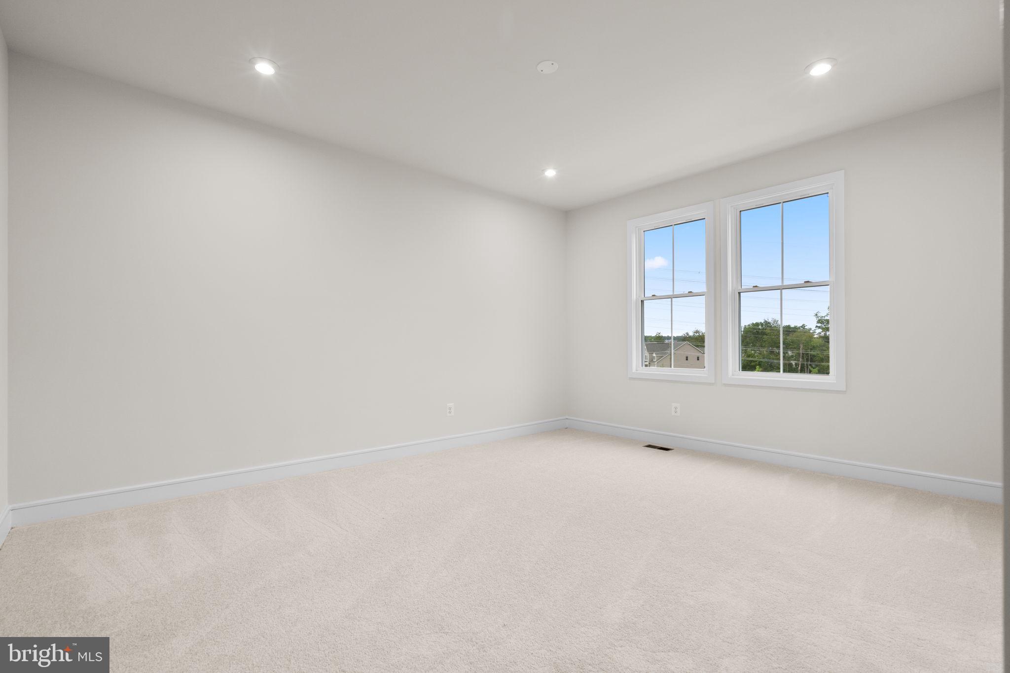 42106 PICASSO SQUARE