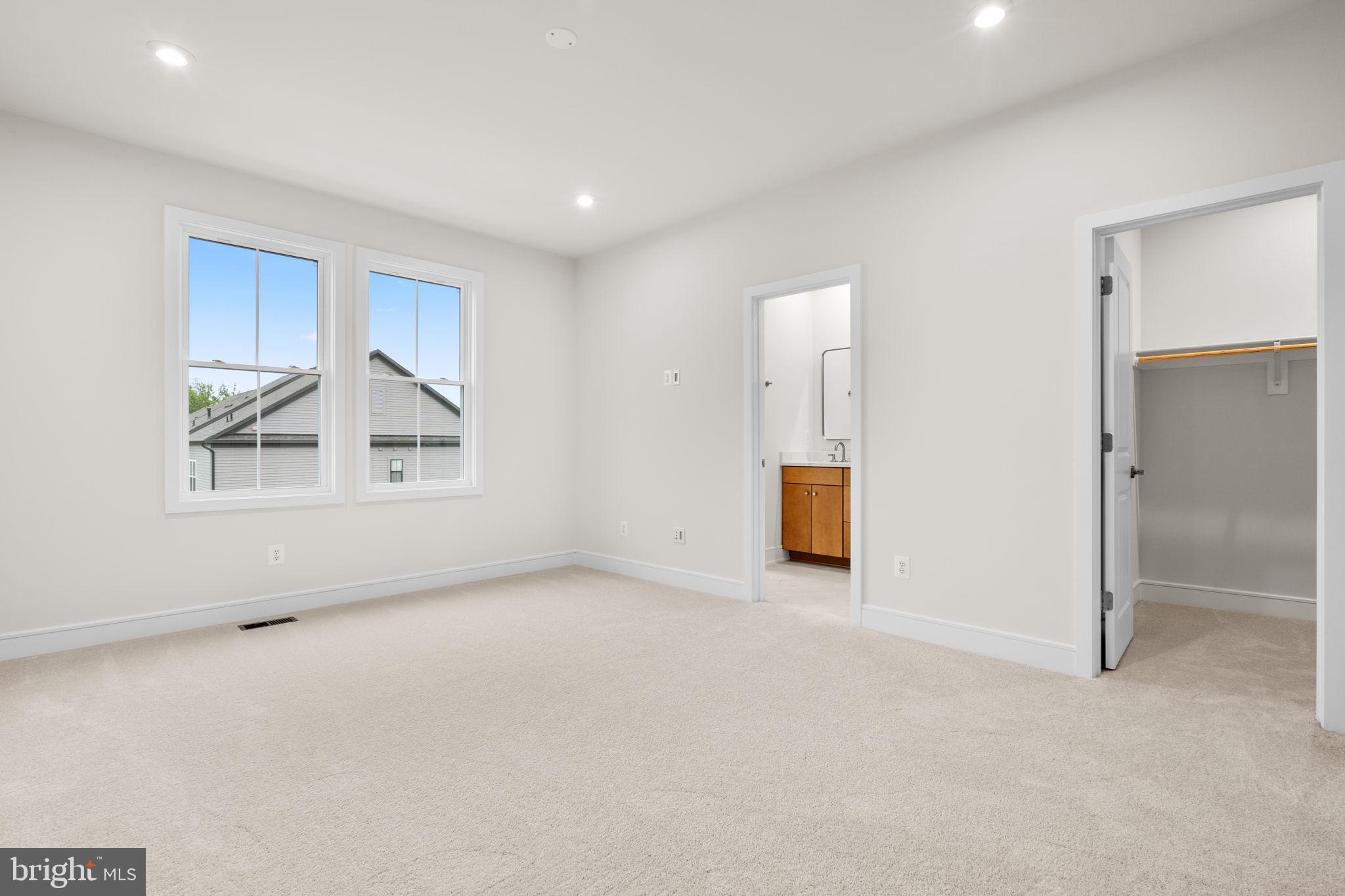 42106 PICASSO SQUARE