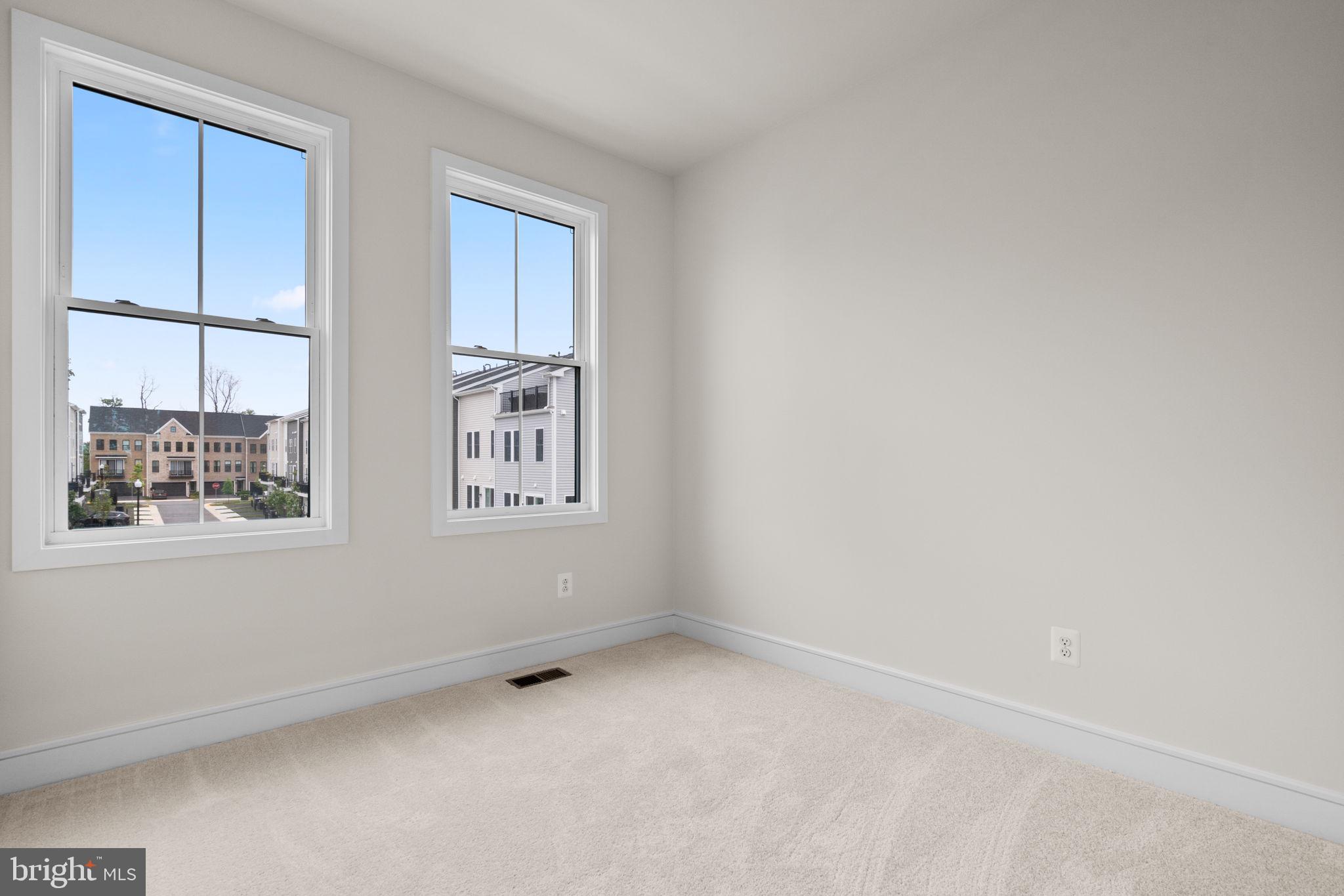 42106 PICASSO SQUARE