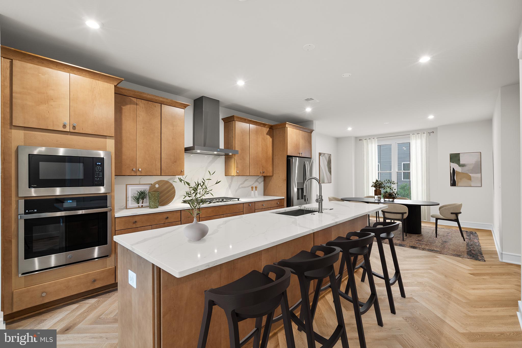 42106 PICASSO SQUARE