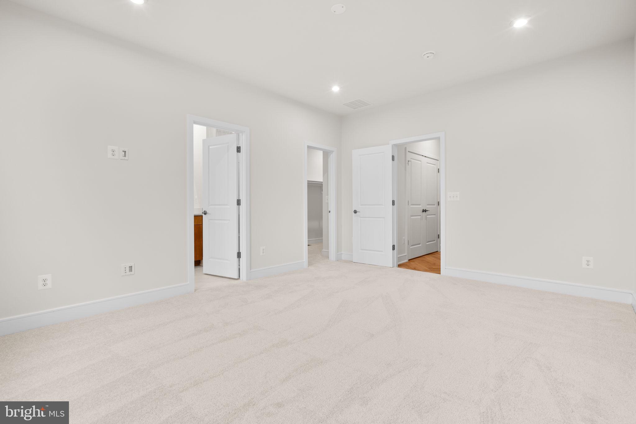 42106 PICASSO SQUARE