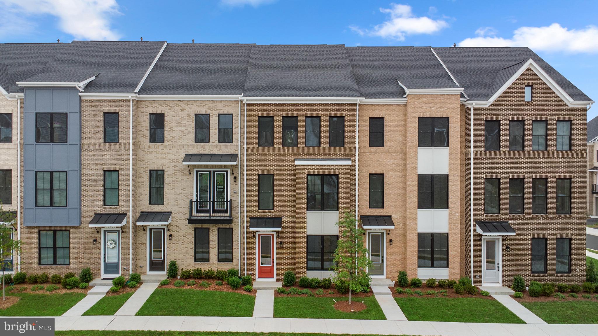 42106 PICASSO SQUARE