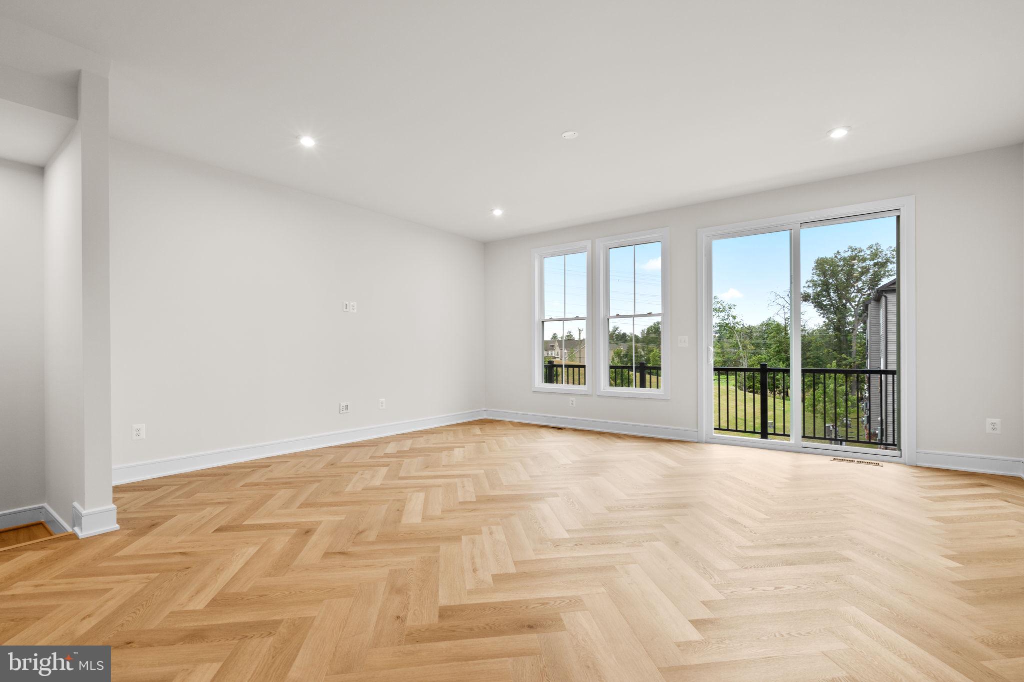 42106 PICASSO SQUARE