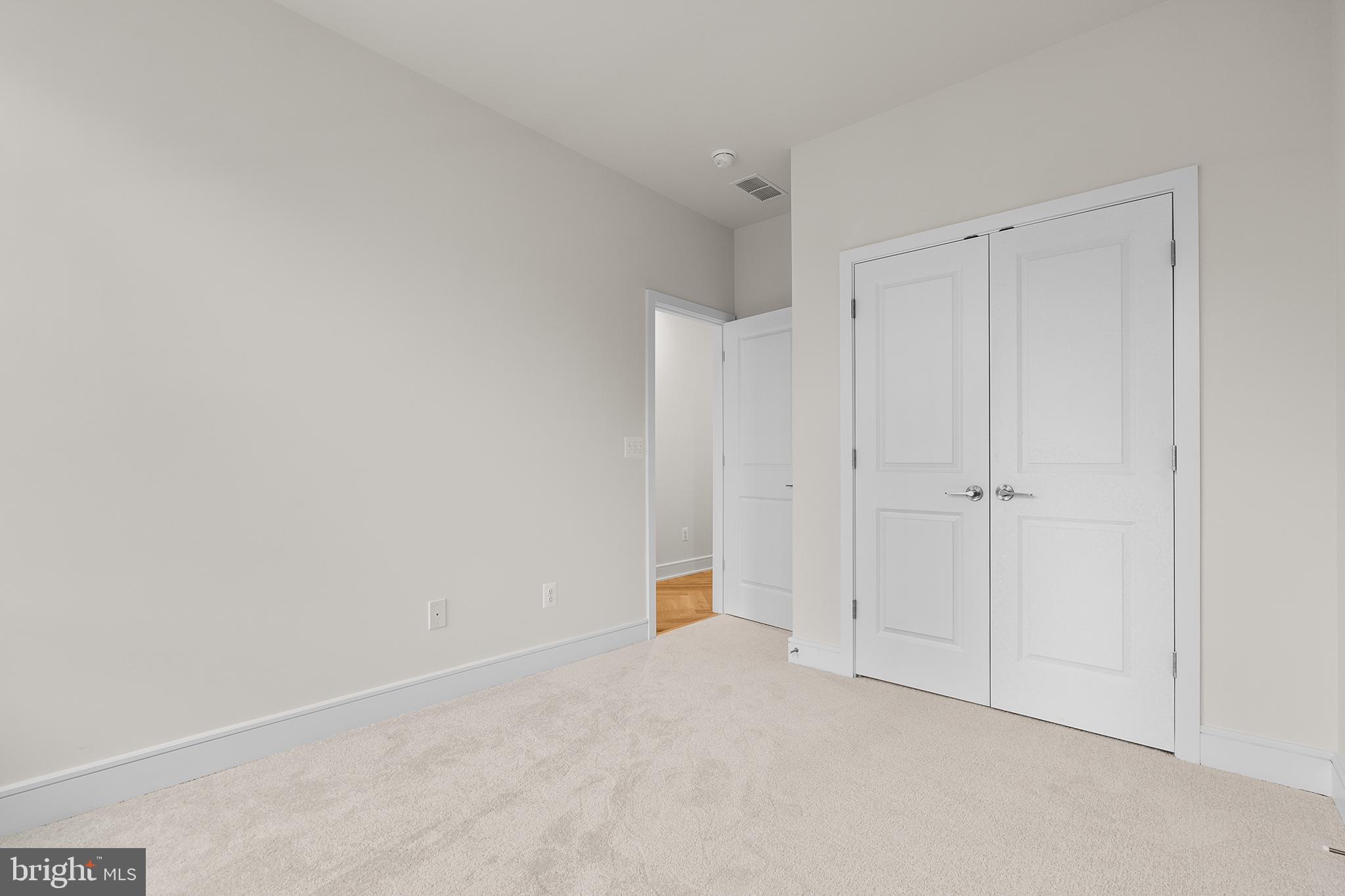 42106 PICASSO SQUARE