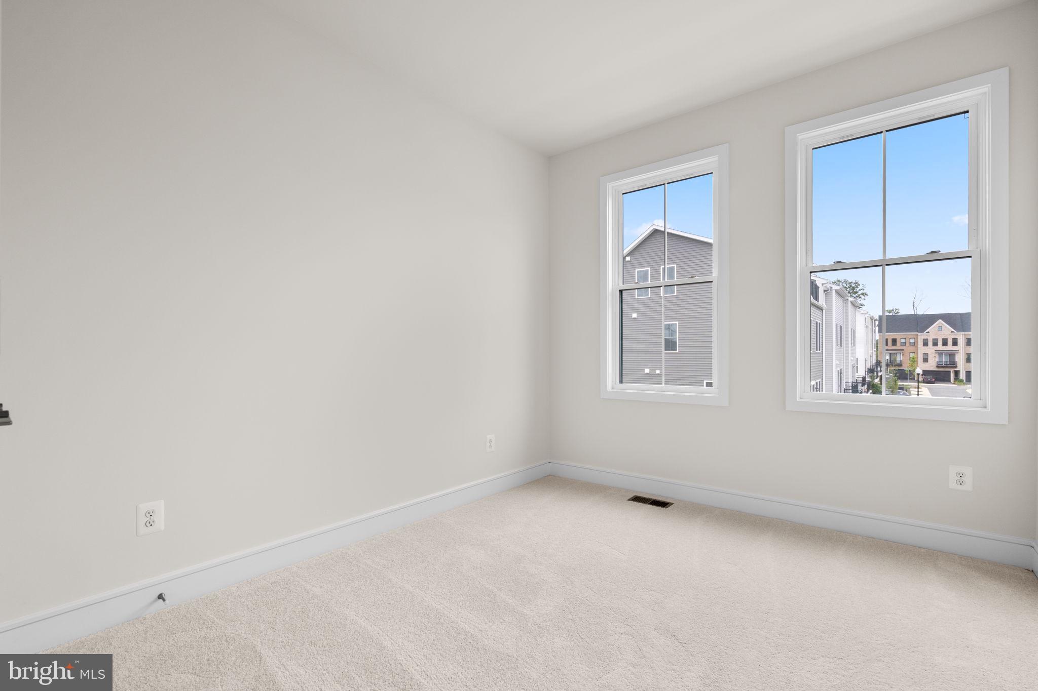 42106 PICASSO SQUARE