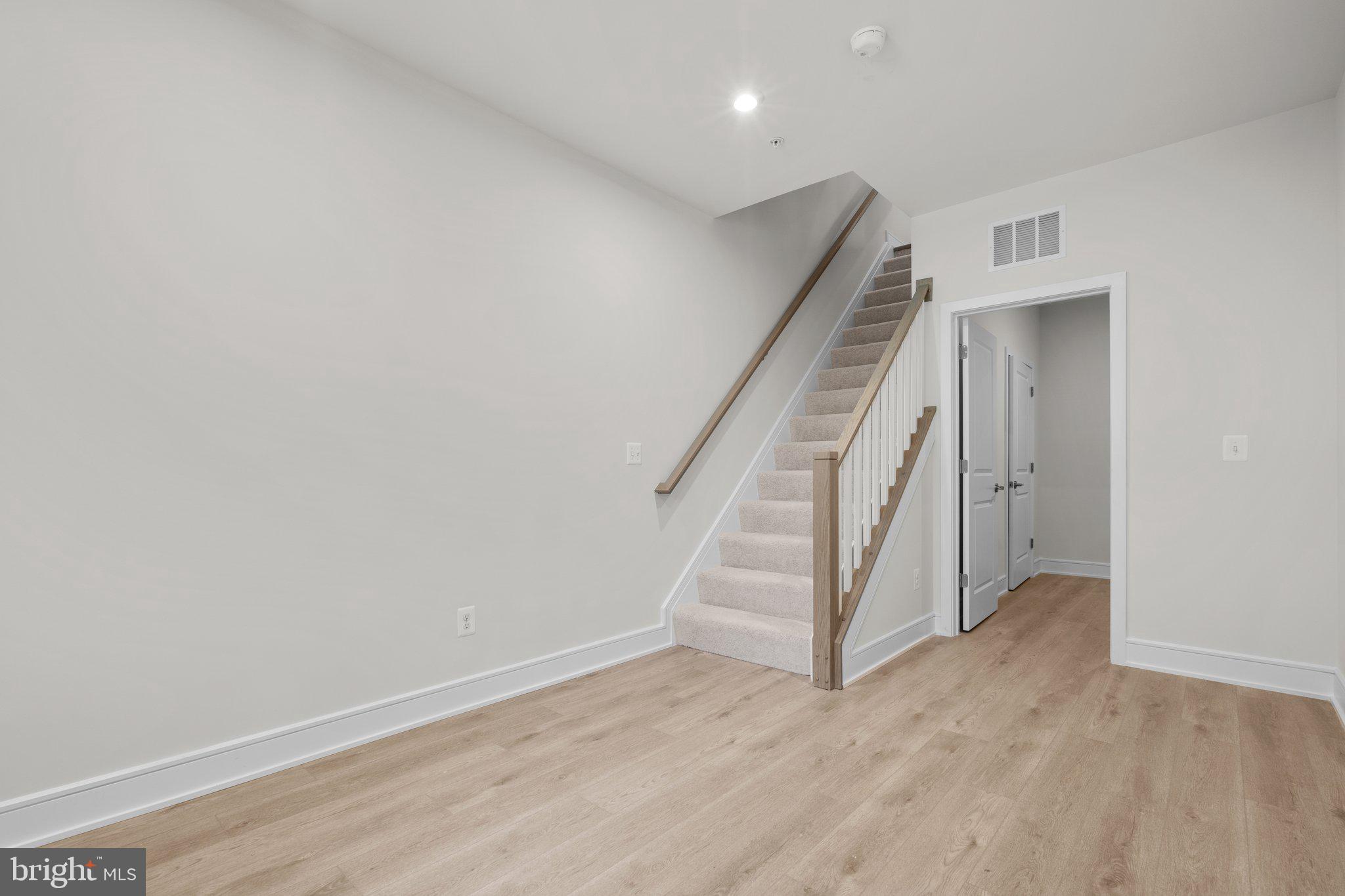 43298 FARRINGDON SQUARE