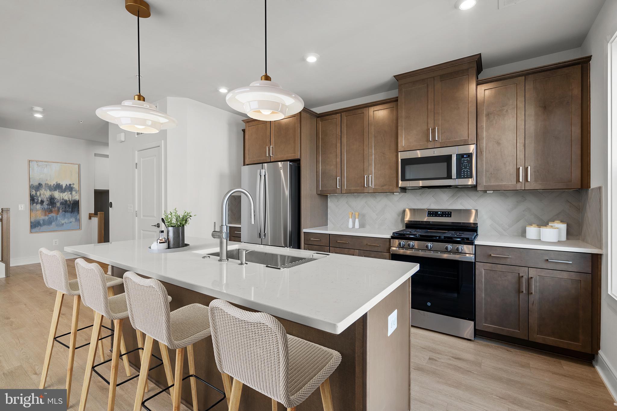 43298 FARRINGDON SQUARE