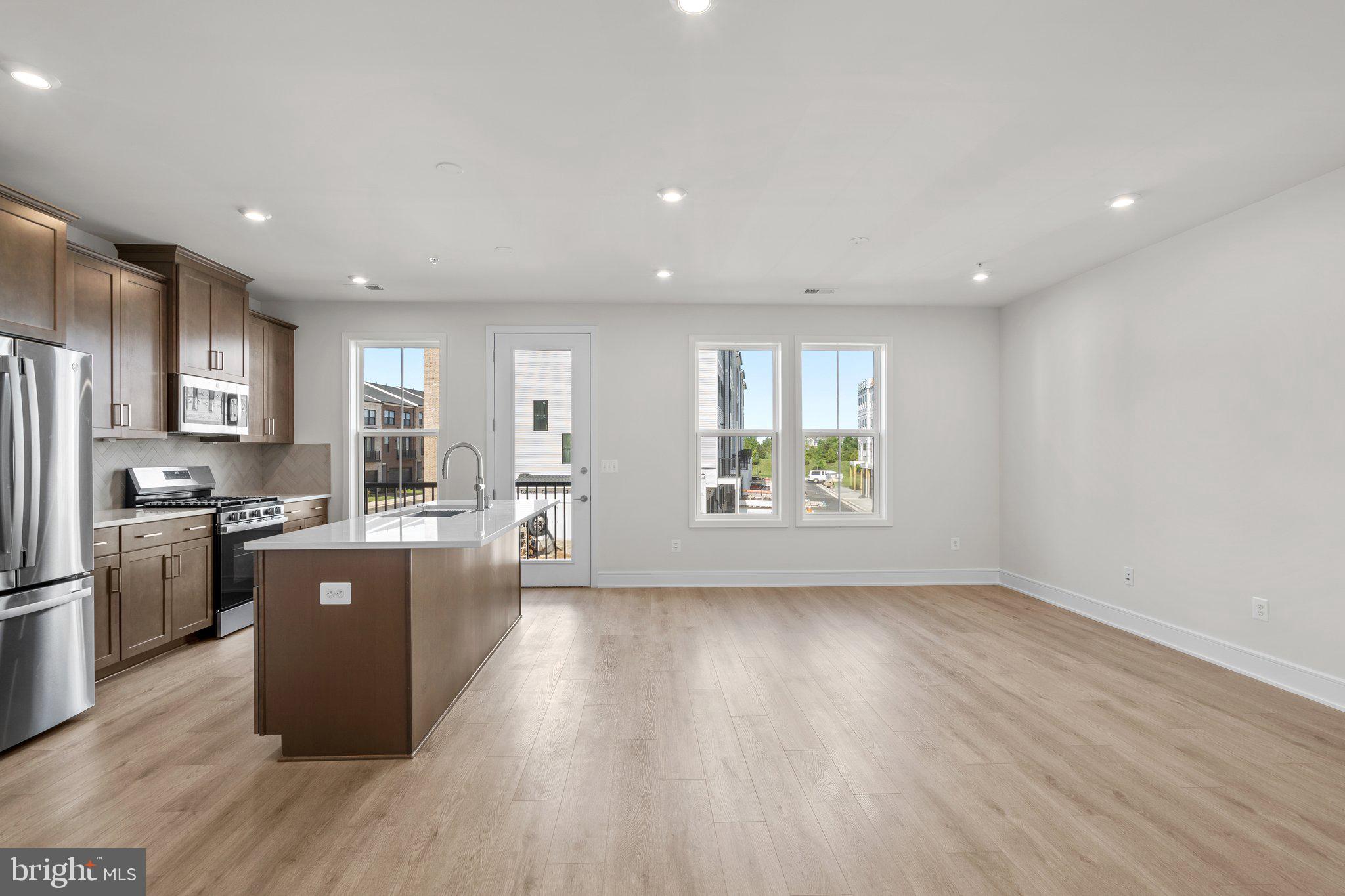 43298 FARRINGDON SQUARE