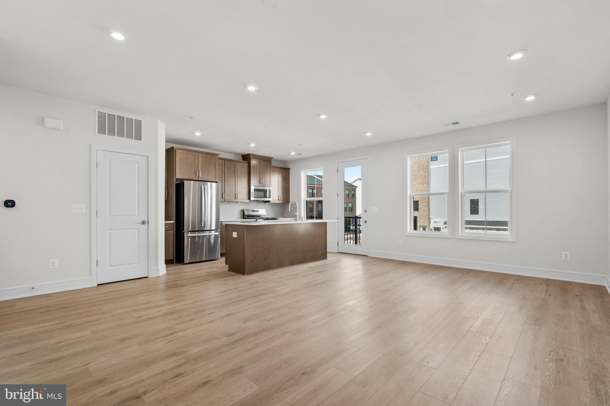 43298 FARRINGDON SQUARE