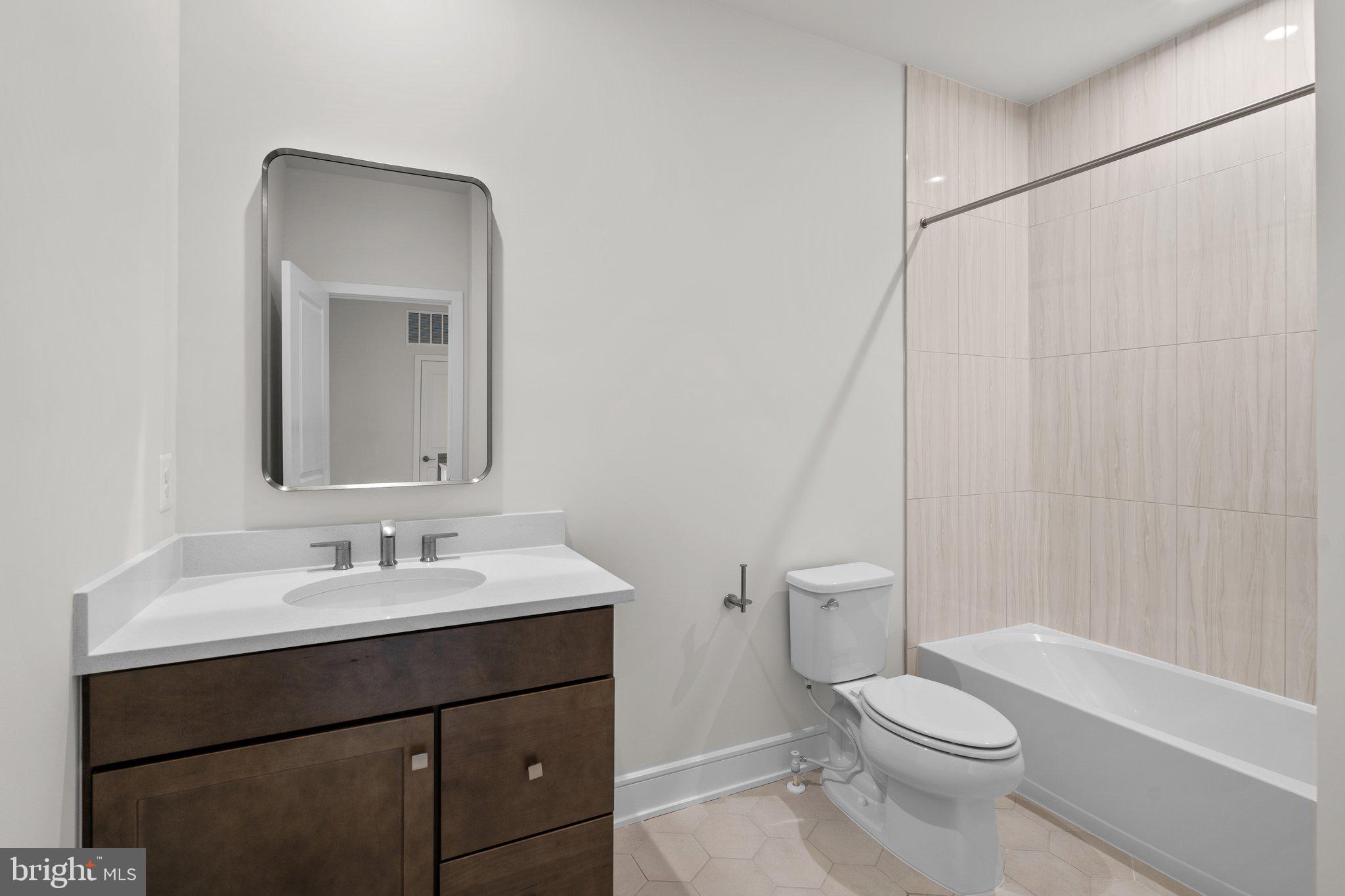 43298 FARRINGDON SQUARE