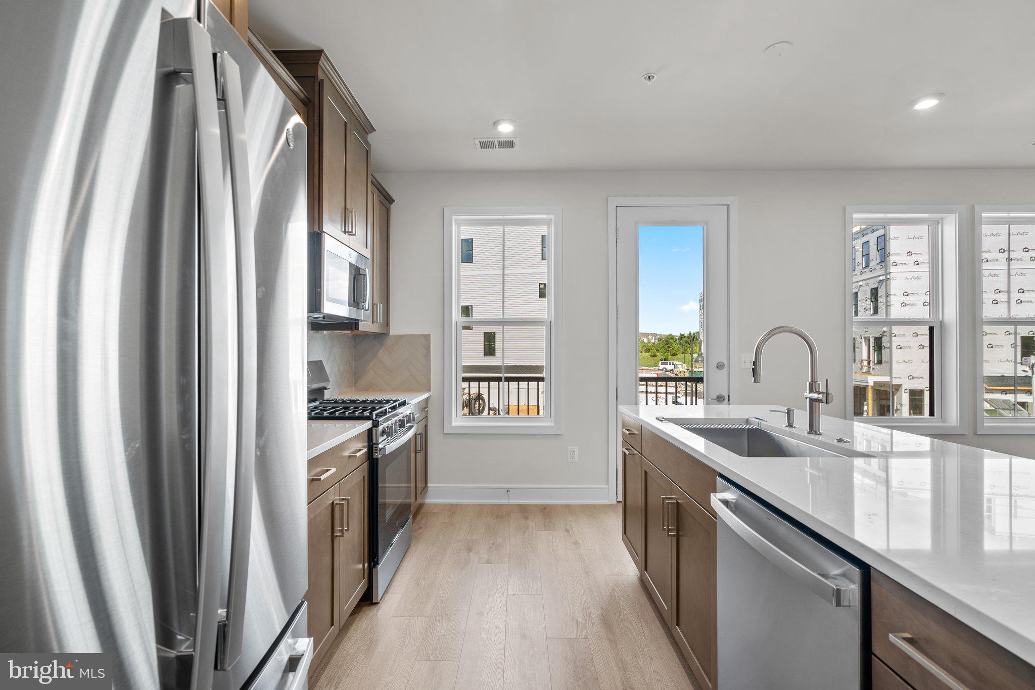 43298 FARRINGDON SQUARE